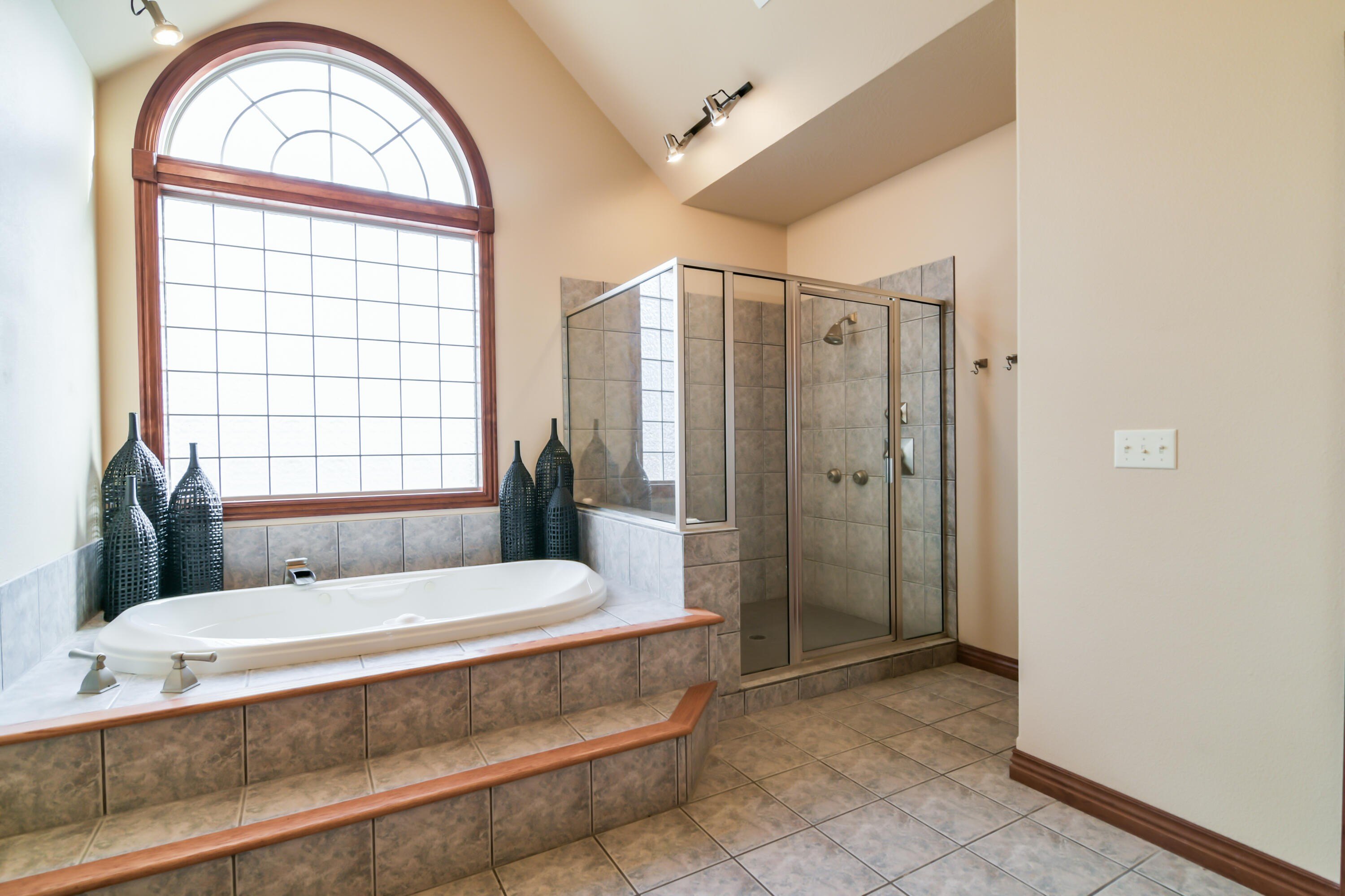 Walnut Shade, Missouri, 65771, United States, 6 Bedrooms Bedrooms, ,5 BathroomsBathrooms,Residential,For Sale,1975828