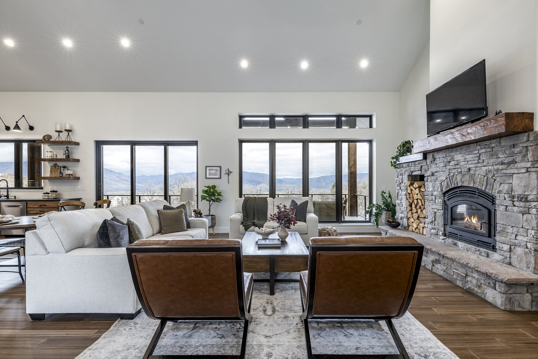  Welcome to a Private Mountain Luxury Retreat on Iconic Old Snowbasin Road - 物件實景