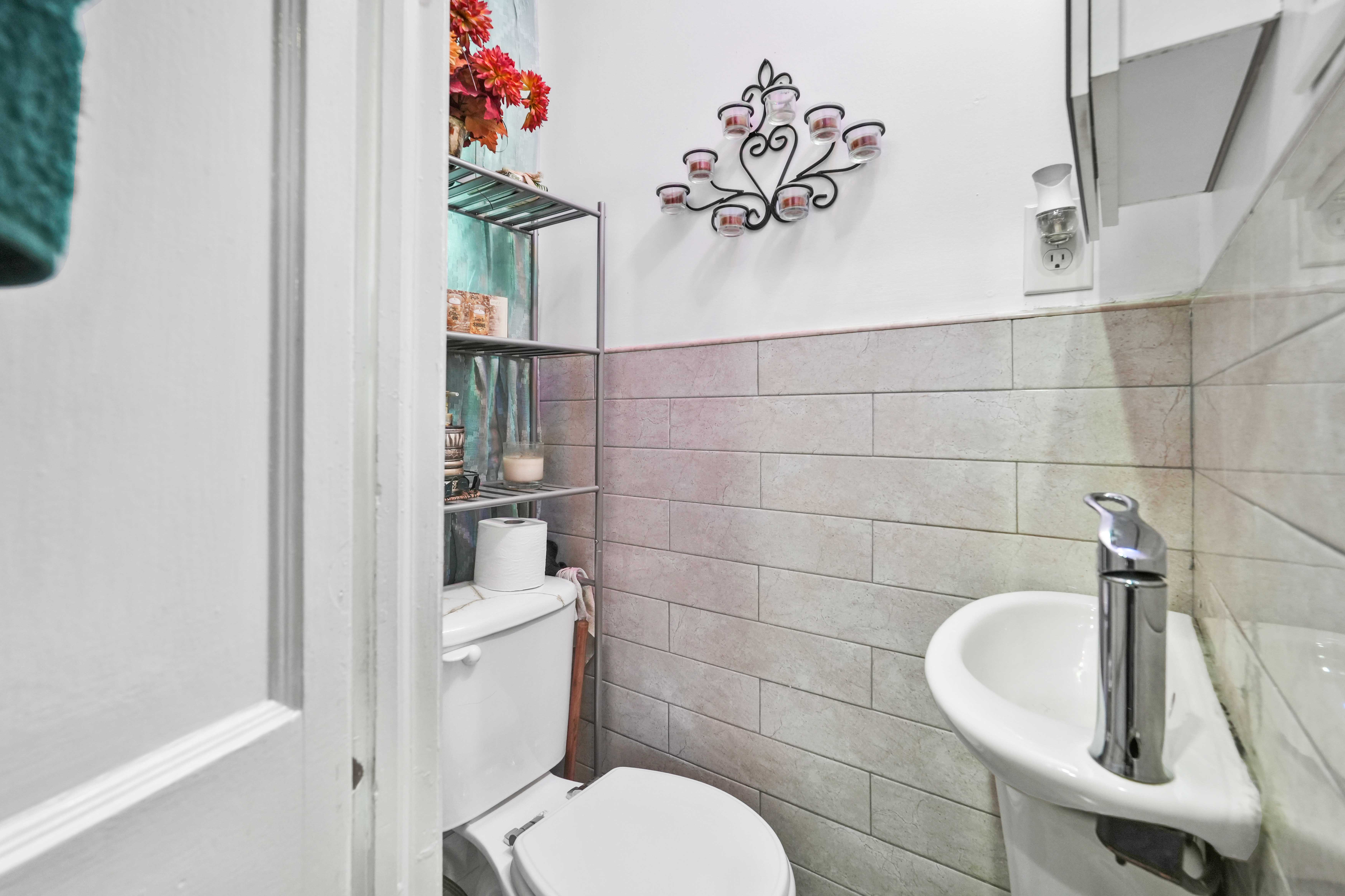 Queens Village, New York, 11429, United States, 4 Bedrooms Bedrooms, ,3 BathroomsBathrooms,Residential,For Sale,2048464