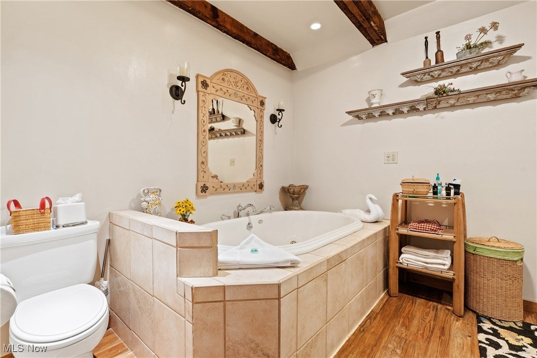 Cleveland, Ohio, 44113, United States, 3 Bedrooms Bedrooms, ,4 BathroomsBathrooms,Residential,For Sale,1984065