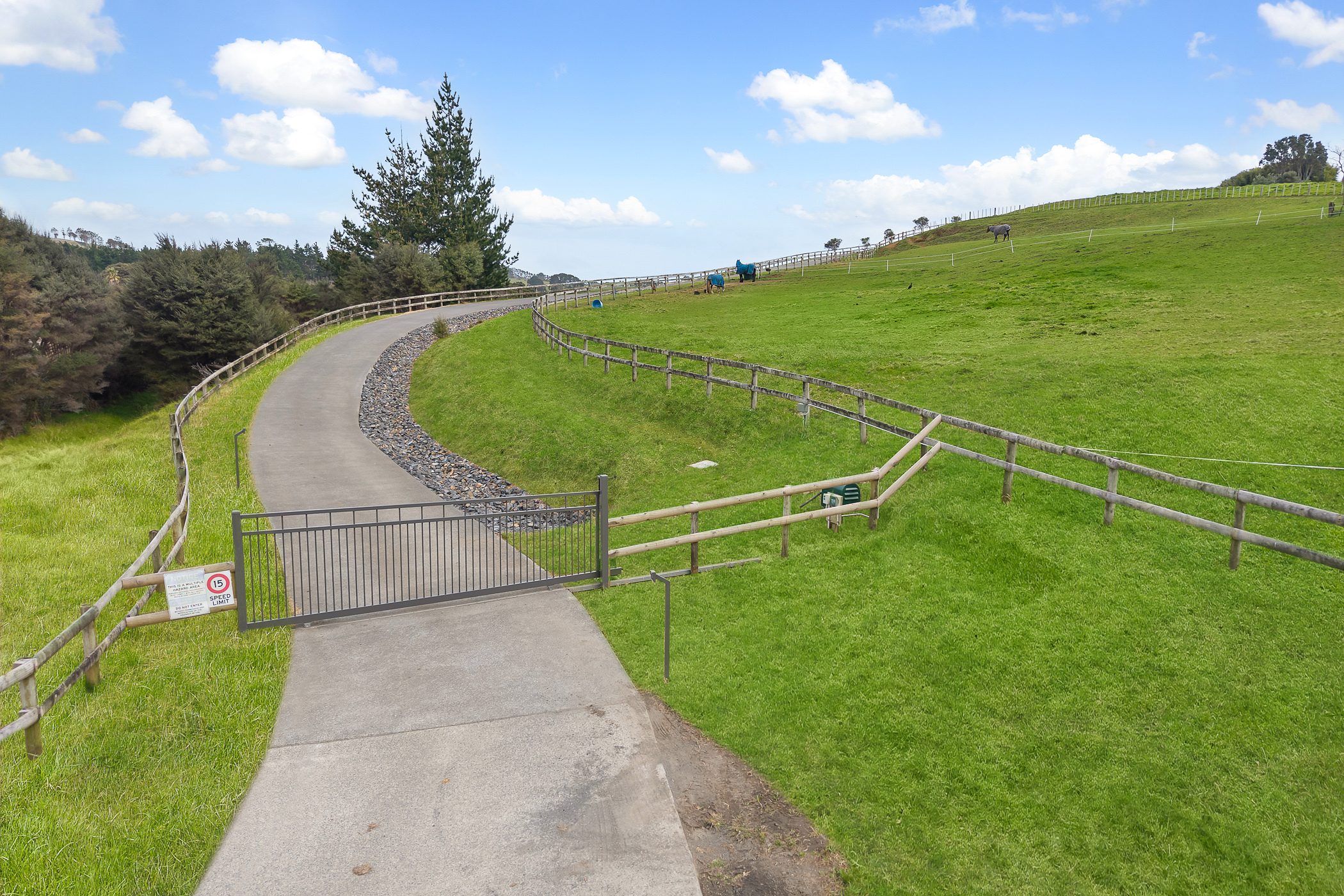  Equestrian Facility - Land Bank with Income - 物件實景
