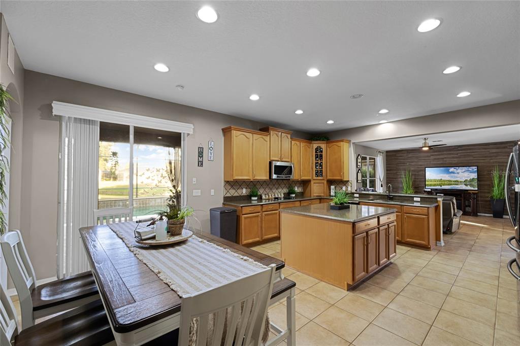 Oviedo, Florida, 32765, United States, 6 Bedrooms Bedrooms, ,5 BathroomsBathrooms,Residential,For Sale,1857503