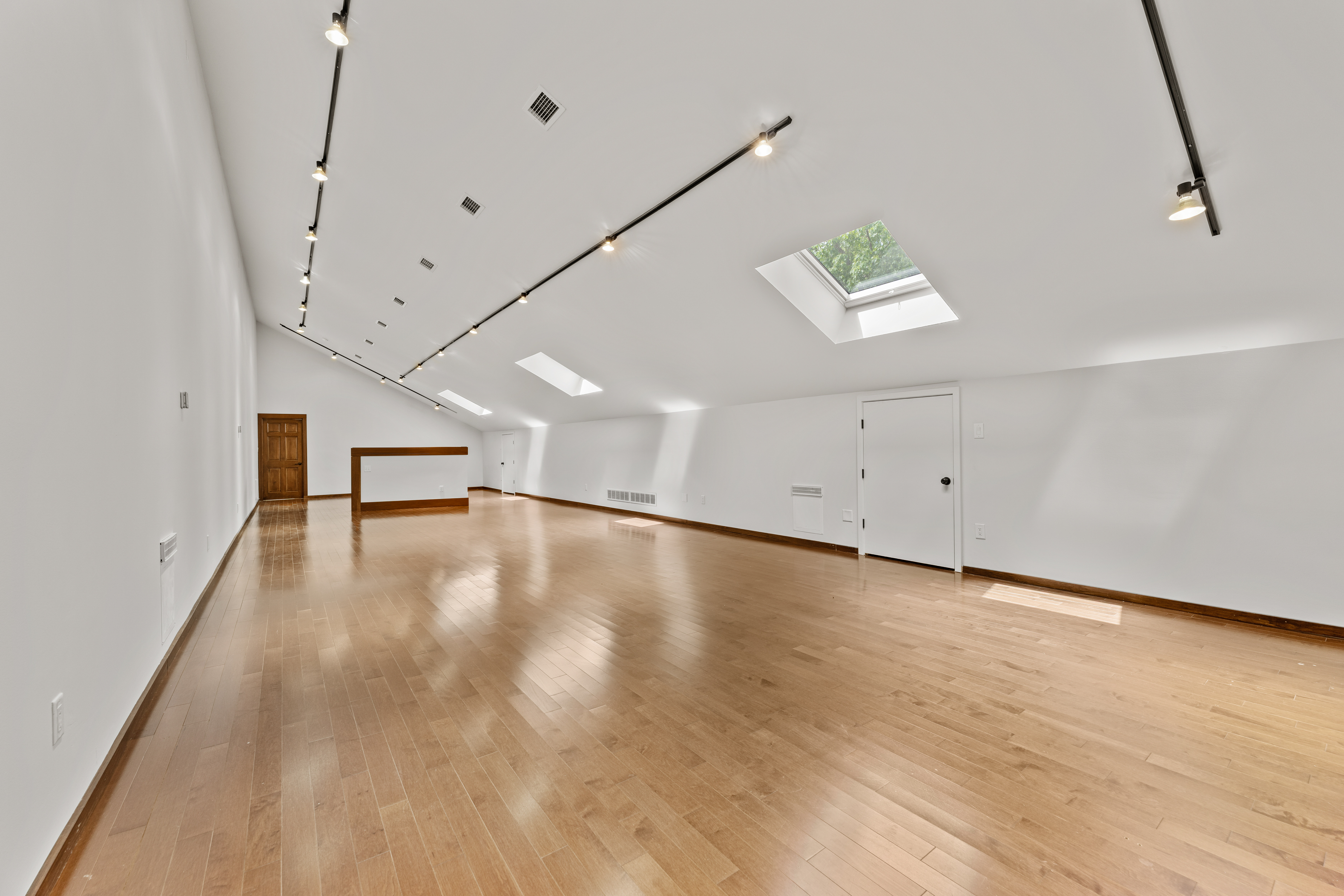  Striking Custom Home Set on 3.49 Private Acres in Wildwood - 物件實景