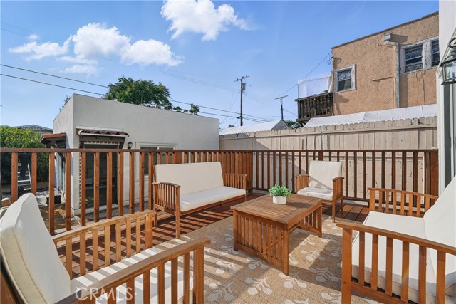 Los Angeles, California, 90018, United States, 5 Bedrooms Bedrooms, ,5 BathroomsBathrooms,Residential,For Sale,1984330