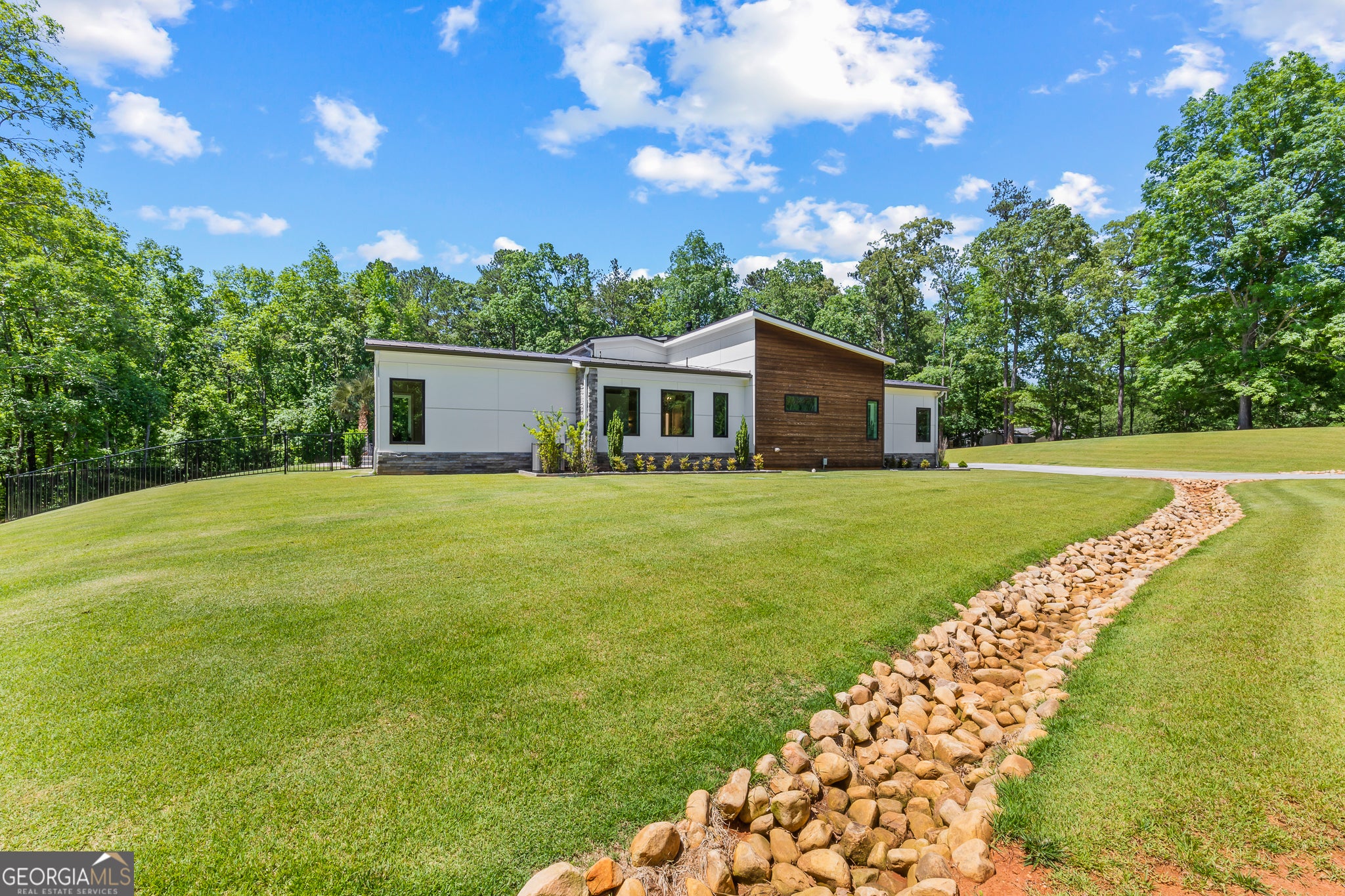 Tyrone, Georgia, 30290, United States, 4 Bedrooms Bedrooms, ,4 BathroomsBathrooms,Residential,For Sale,1920304
