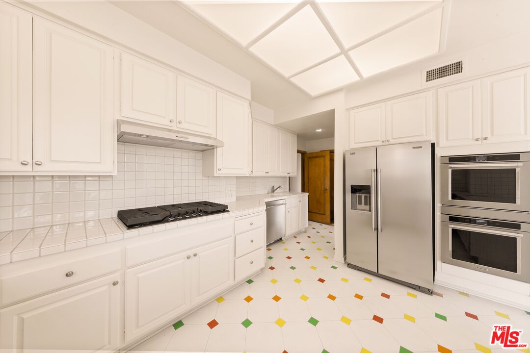 Los Angeles, California, 90035, United States, 3 Bedrooms Bedrooms, ,4 BathroomsBathrooms,Residential,For Sale,1989035