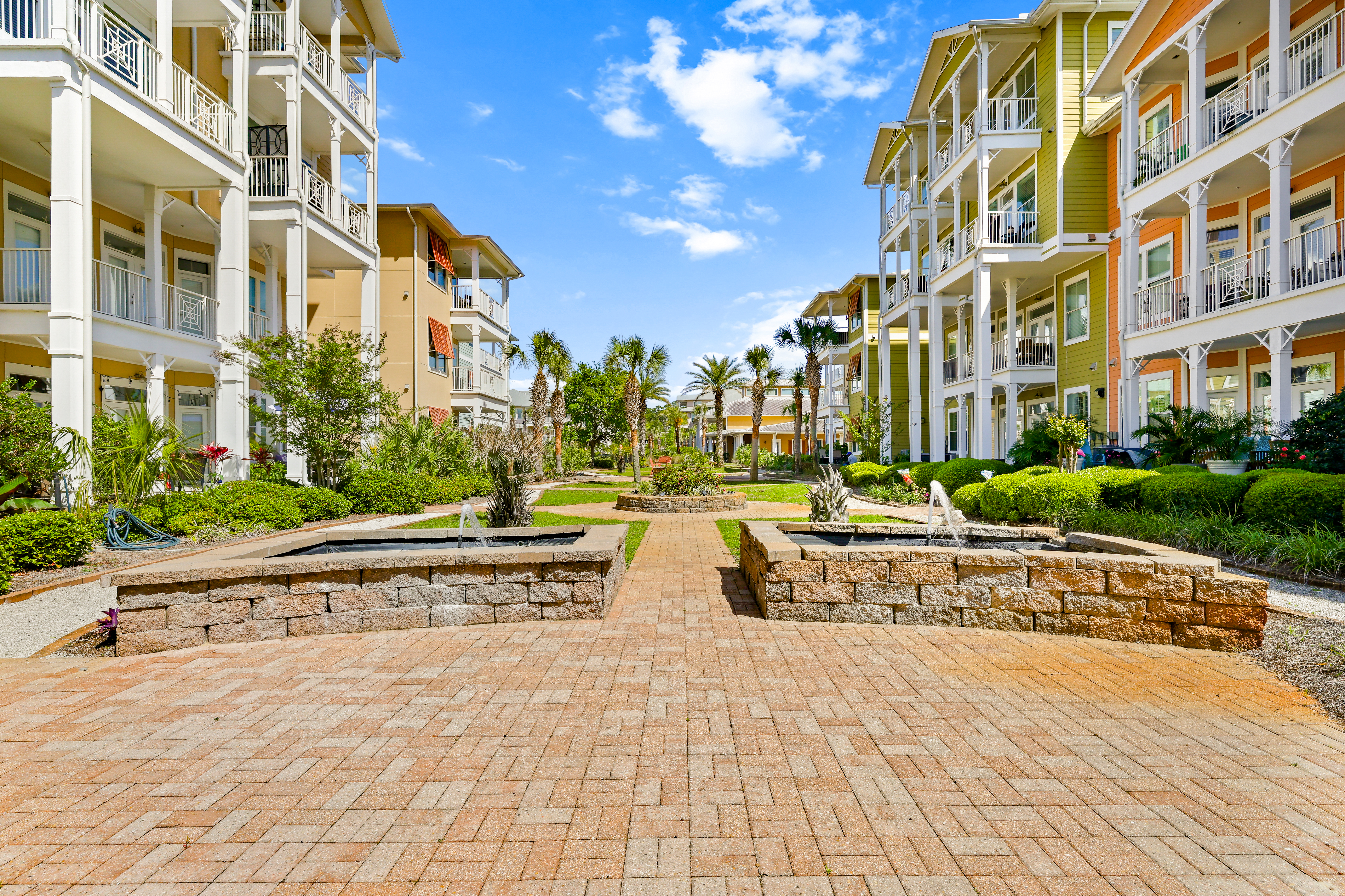  Resort-Style First-Floor Condo With Private Patio - 物件實景