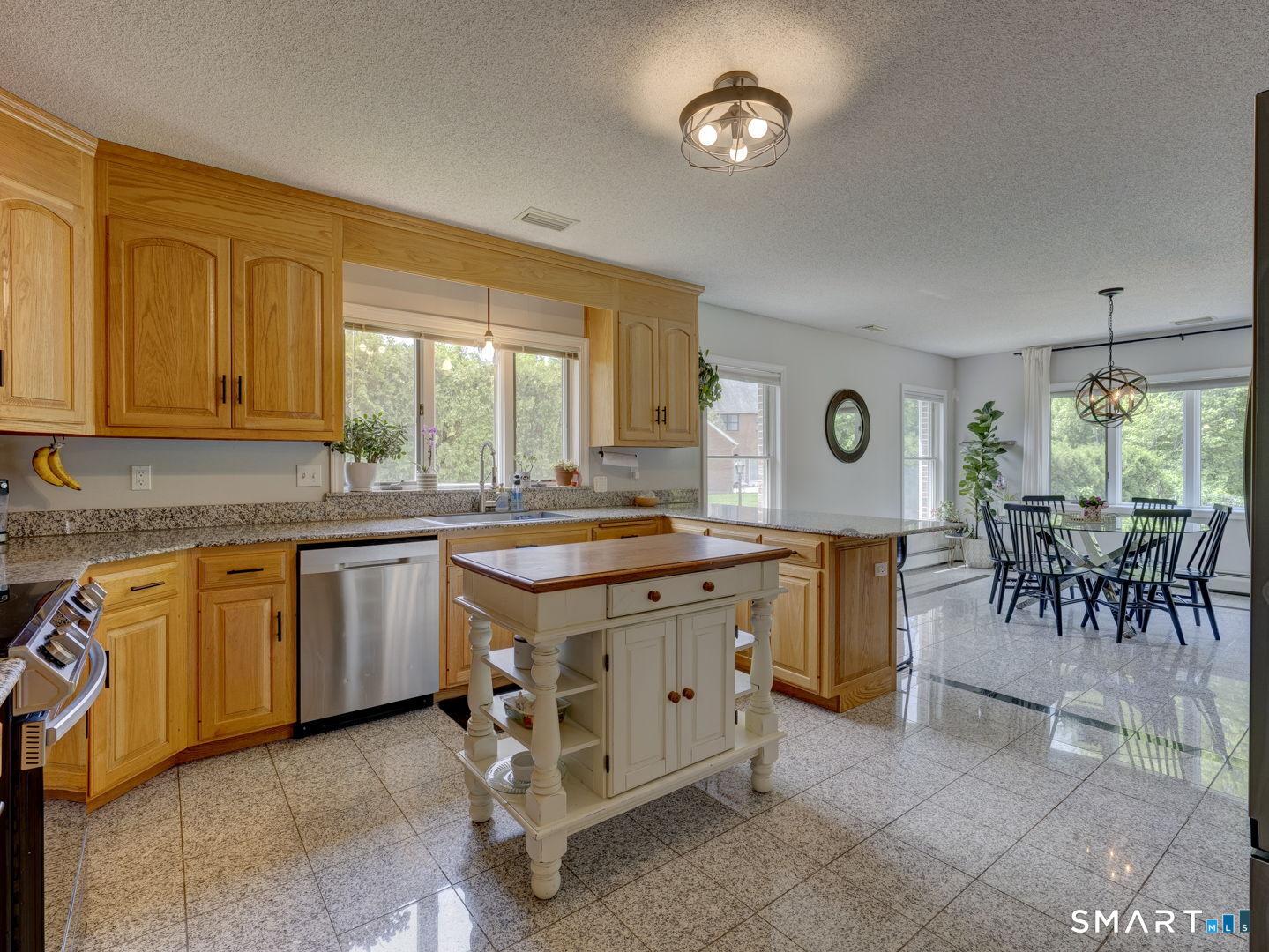 Wethersfield, Connecticut, 06109, United States, 3 Bedrooms Bedrooms, ,4 BathroomsBathrooms,Residential,For Sale,2048104