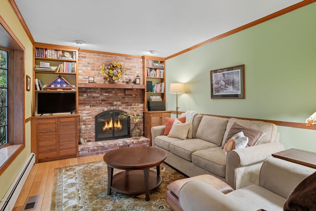 Westfield, Massachusetts, 01085, United States, 3 Bedrooms Bedrooms, ,3 BathroomsBathrooms,Residential,For Sale,1966188