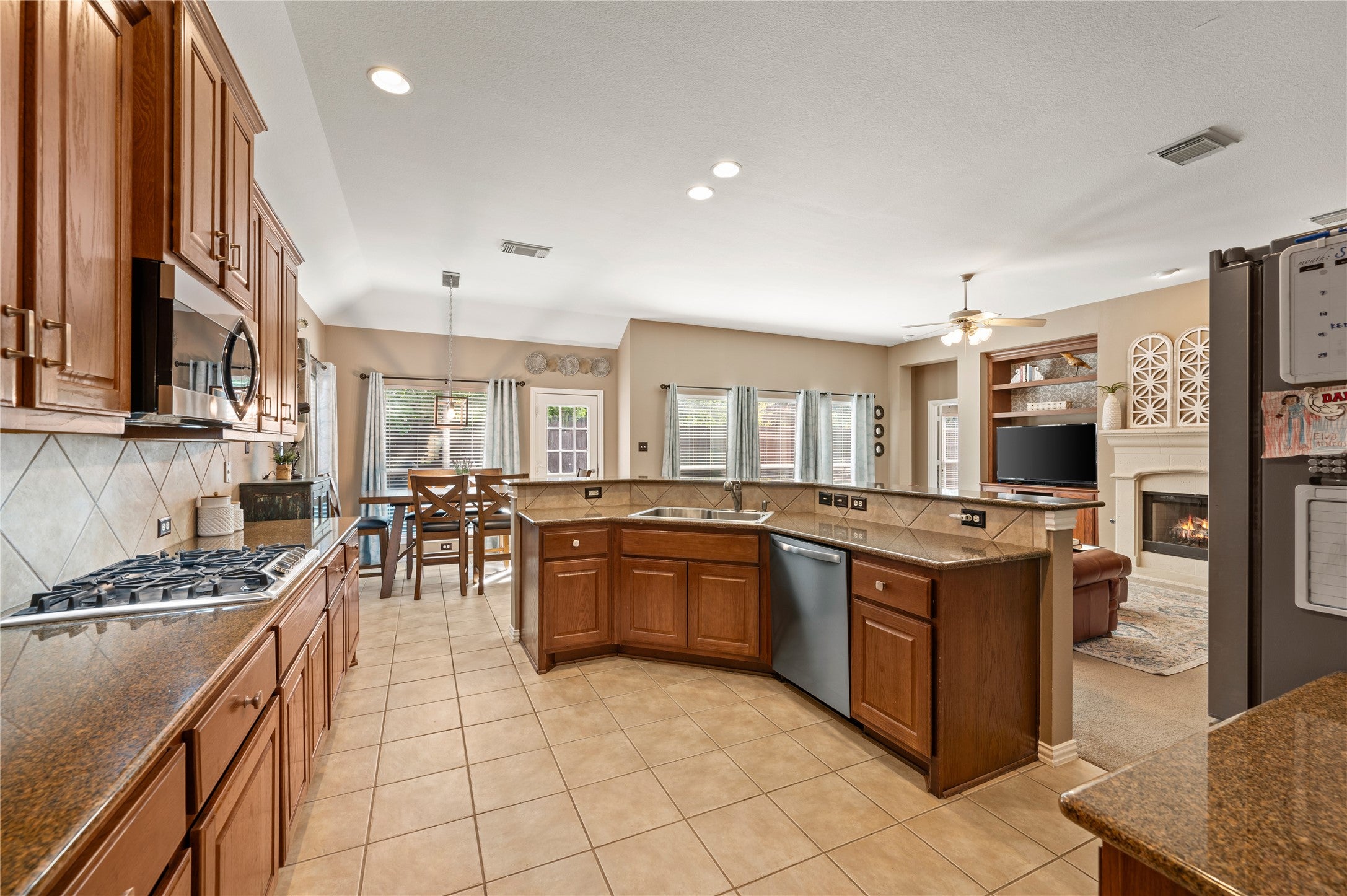 Keller, Texas, 76248, United States, 4 Bedrooms Bedrooms, ,3 BathroomsBathrooms,Residential,For Sale,1984321