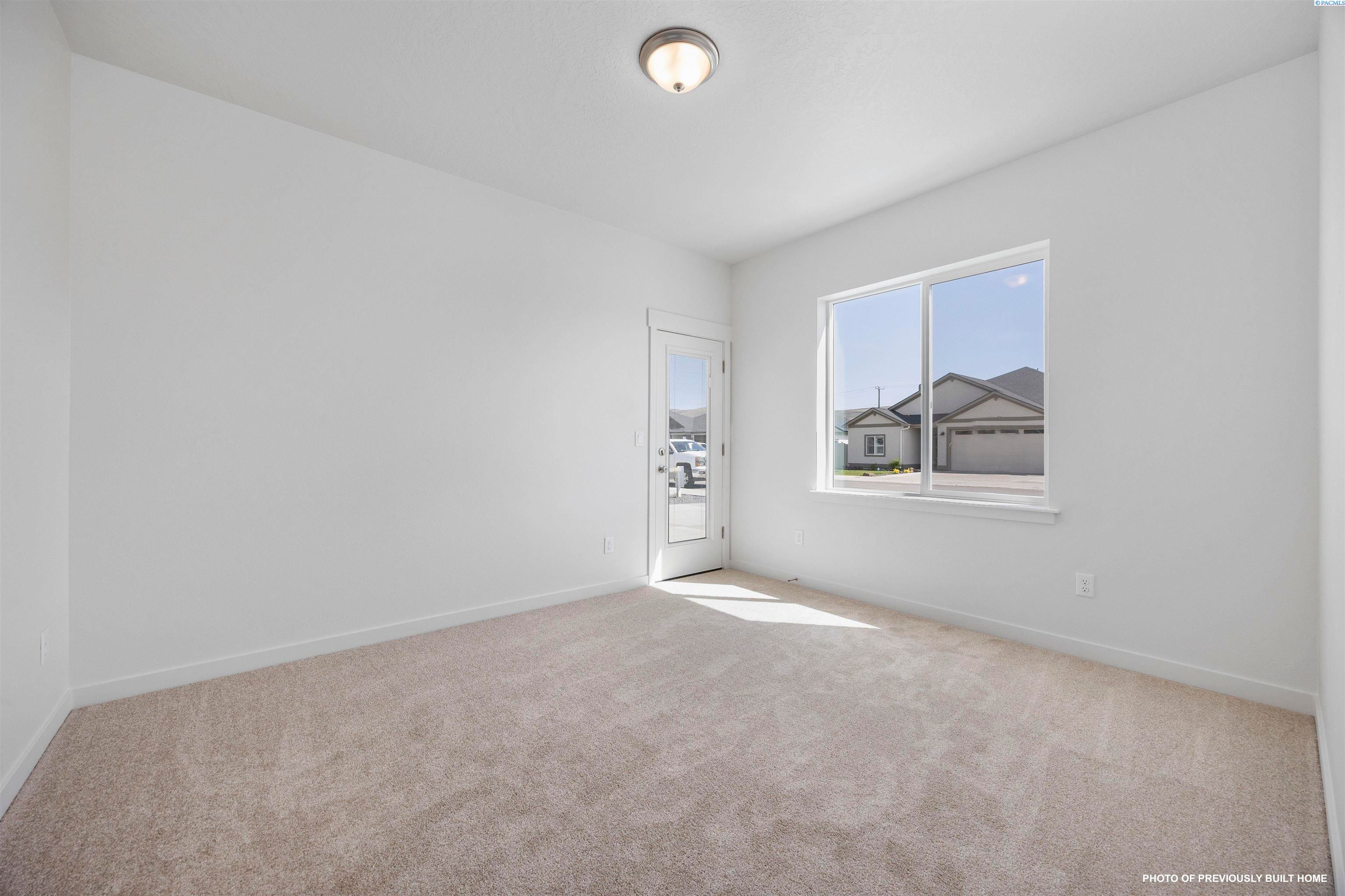 Prosser, Washington, 99350, United States, 5 Bedrooms Bedrooms, ,3 BathroomsBathrooms,Residential,For Sale,1924139