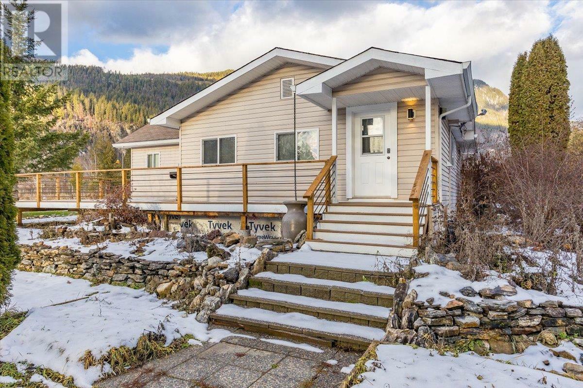 SICAMOUS, British Columbia, V0E 2V4, CA, 2 Bedrooms Bedrooms, ,2 BathroomsBathrooms,Residential,For Sale,1836920