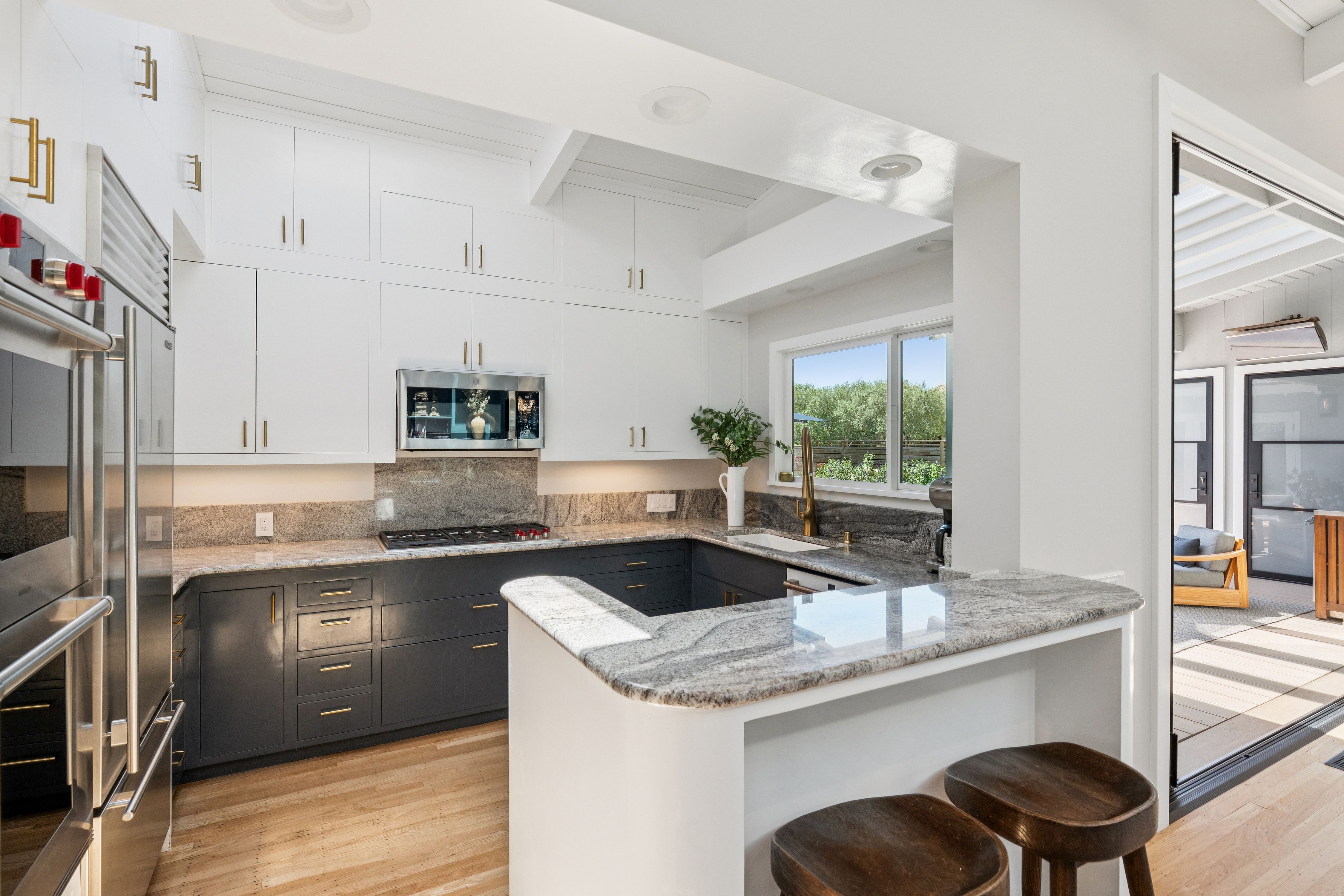  Rare One-Level Residence on Belvedere Island