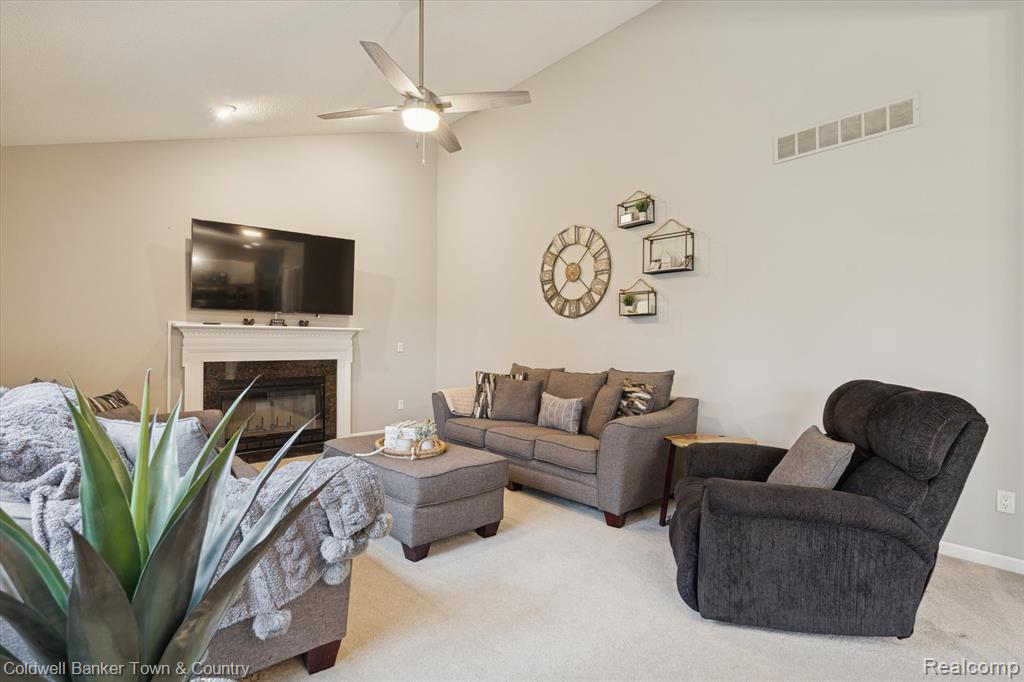 Highland, Michigan, 48357, United States, 4 Bedrooms Bedrooms, ,4 BathroomsBathrooms,Residential,For Sale,2003066