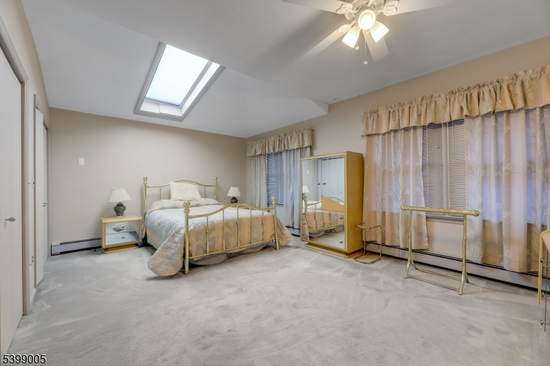 Totowa Boro, New Jersey, 07512, United States, 3 Bedrooms Bedrooms, ,1 BathroomBathrooms,Residential,For Sale,1999584