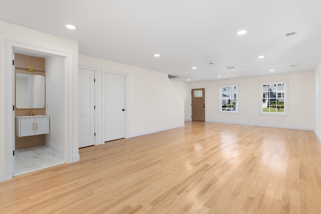 Attleboro, Massachusetts, 02703, United States, 3 Bedrooms Bedrooms, ,3 BathroomsBathrooms,Residential,For Sale,1908600