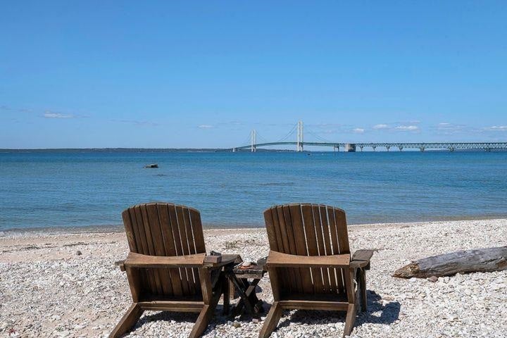 Mackinaw City, Michigan, 49701, United States, 3 Bedrooms Bedrooms, ,1 BathroomBathrooms,Residential,For Sale,1995953