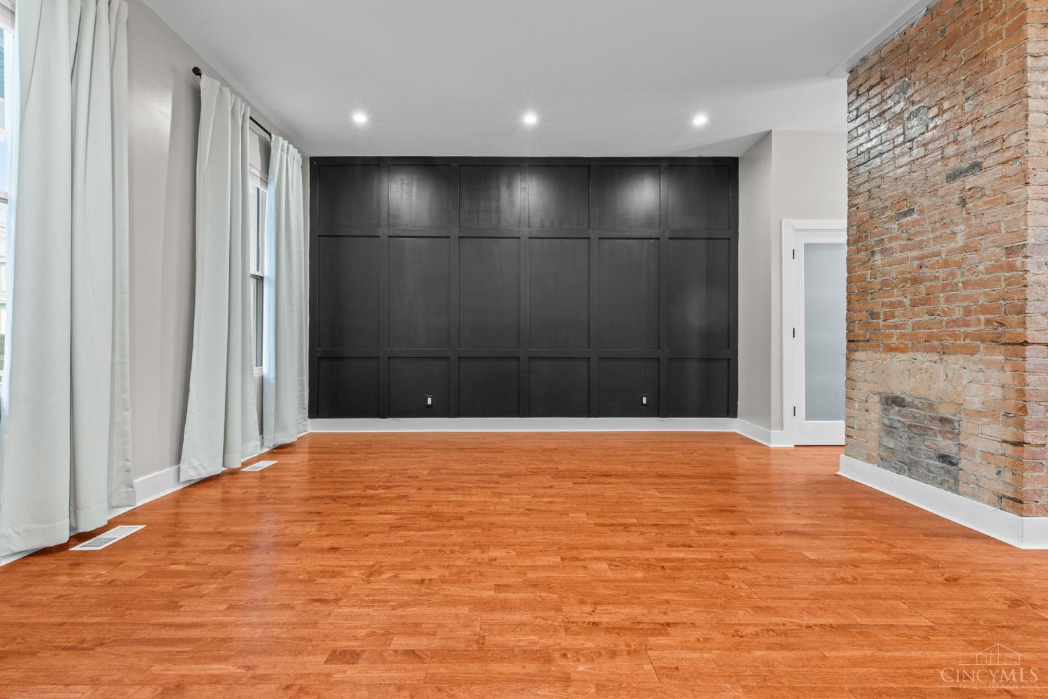 Cincinnati, Ohio, 45206, United States, 3 Bedrooms Bedrooms, ,3 BathroomsBathrooms,Residential,For Sale,1997229