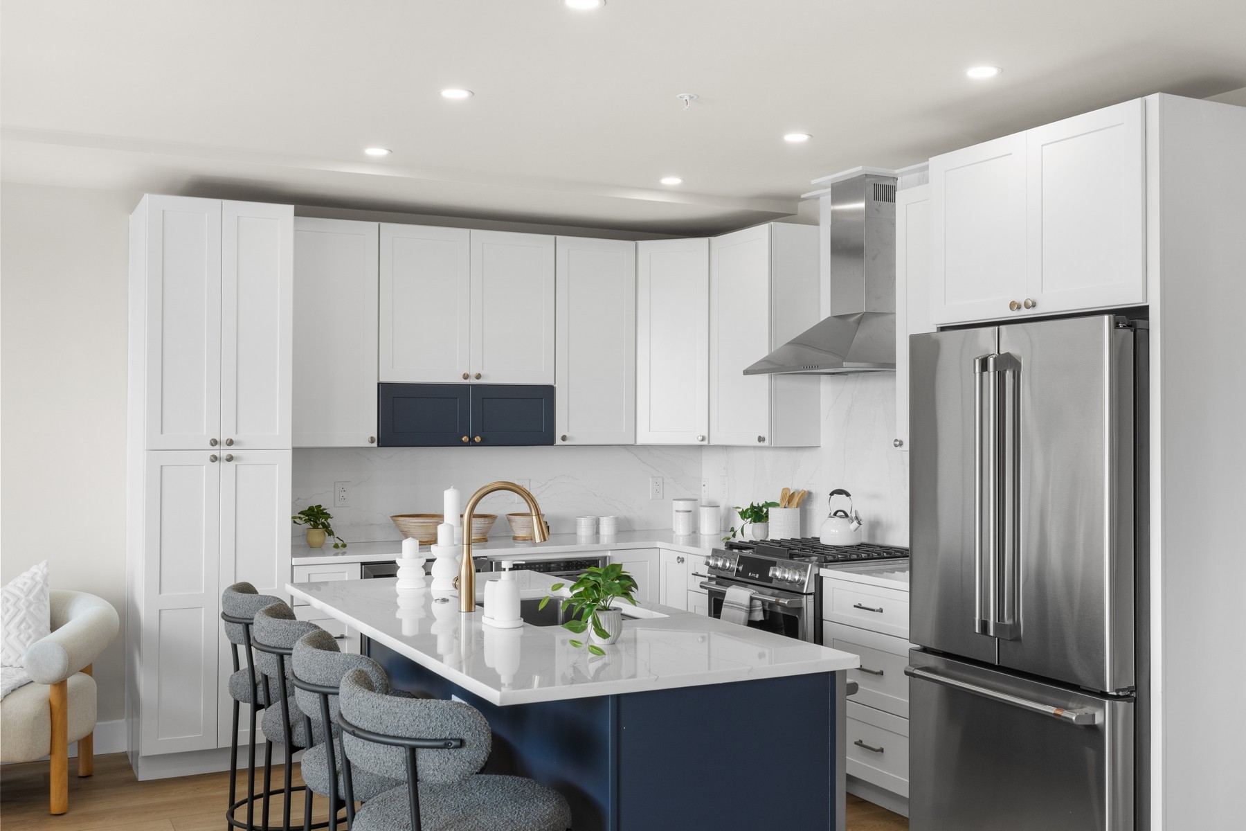  323 E Oak Avenue Unit 201 - 物件實景