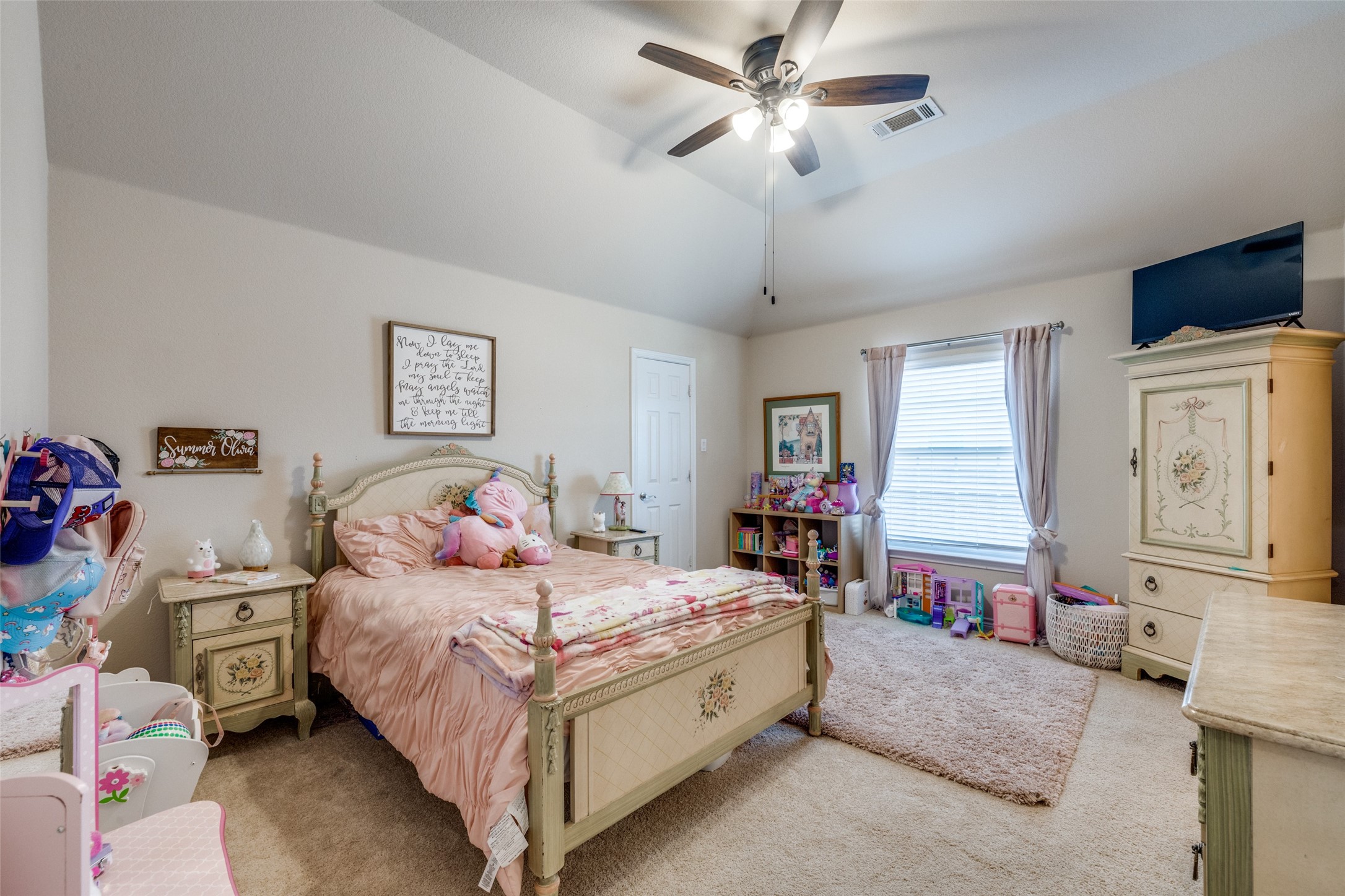 Kennedale, Texas, 76060, United States, 5 Bedrooms Bedrooms, ,4 BathroomsBathrooms,Residential,For Sale,1926987