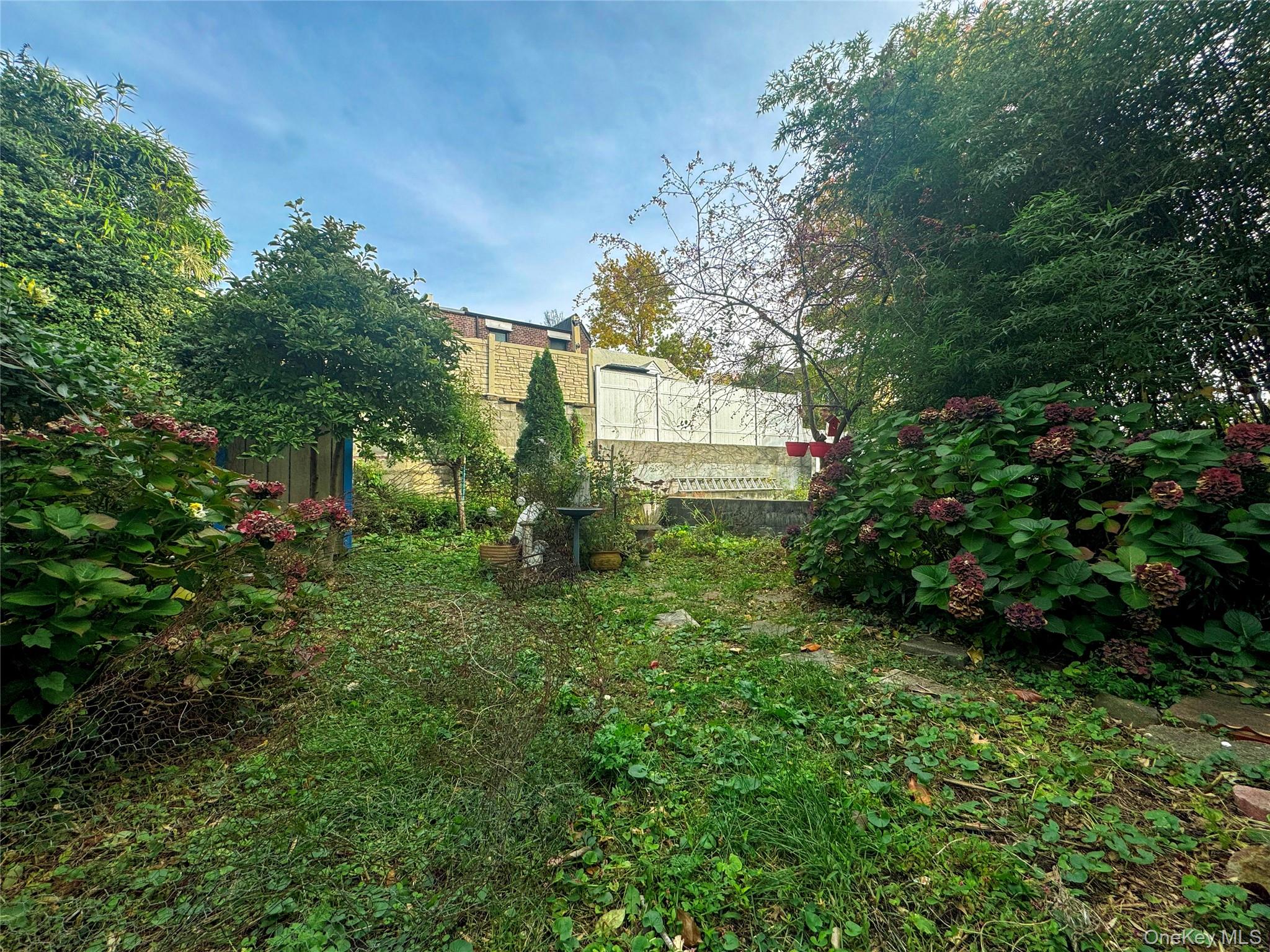 Bronx, New York, 10469, United States, 3 Bedrooms Bedrooms, ,2 BathroomsBathrooms,Residential,For Sale,1985762