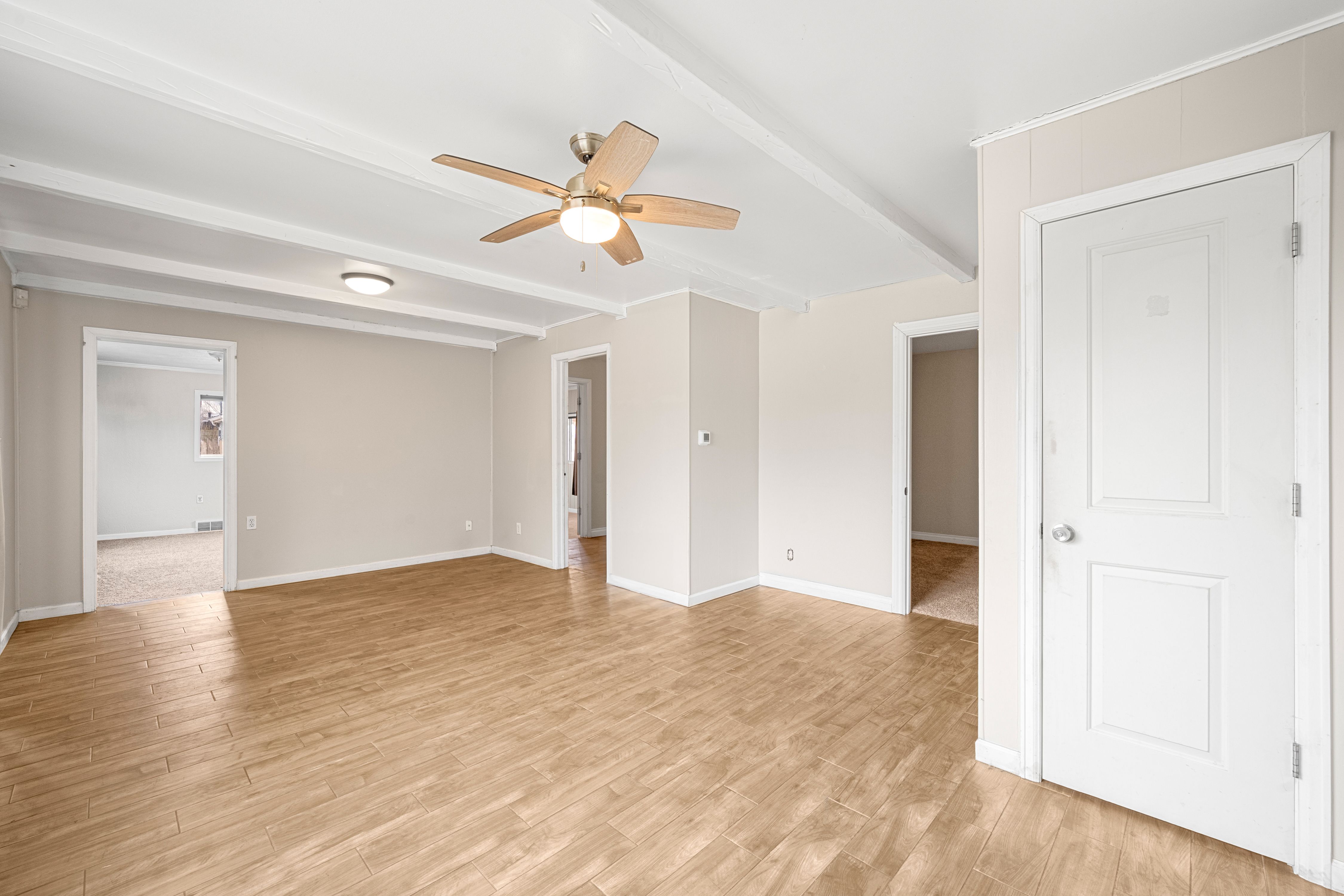  5 Bedroom Home Just Steps From Huston Lake Park - 物件實景