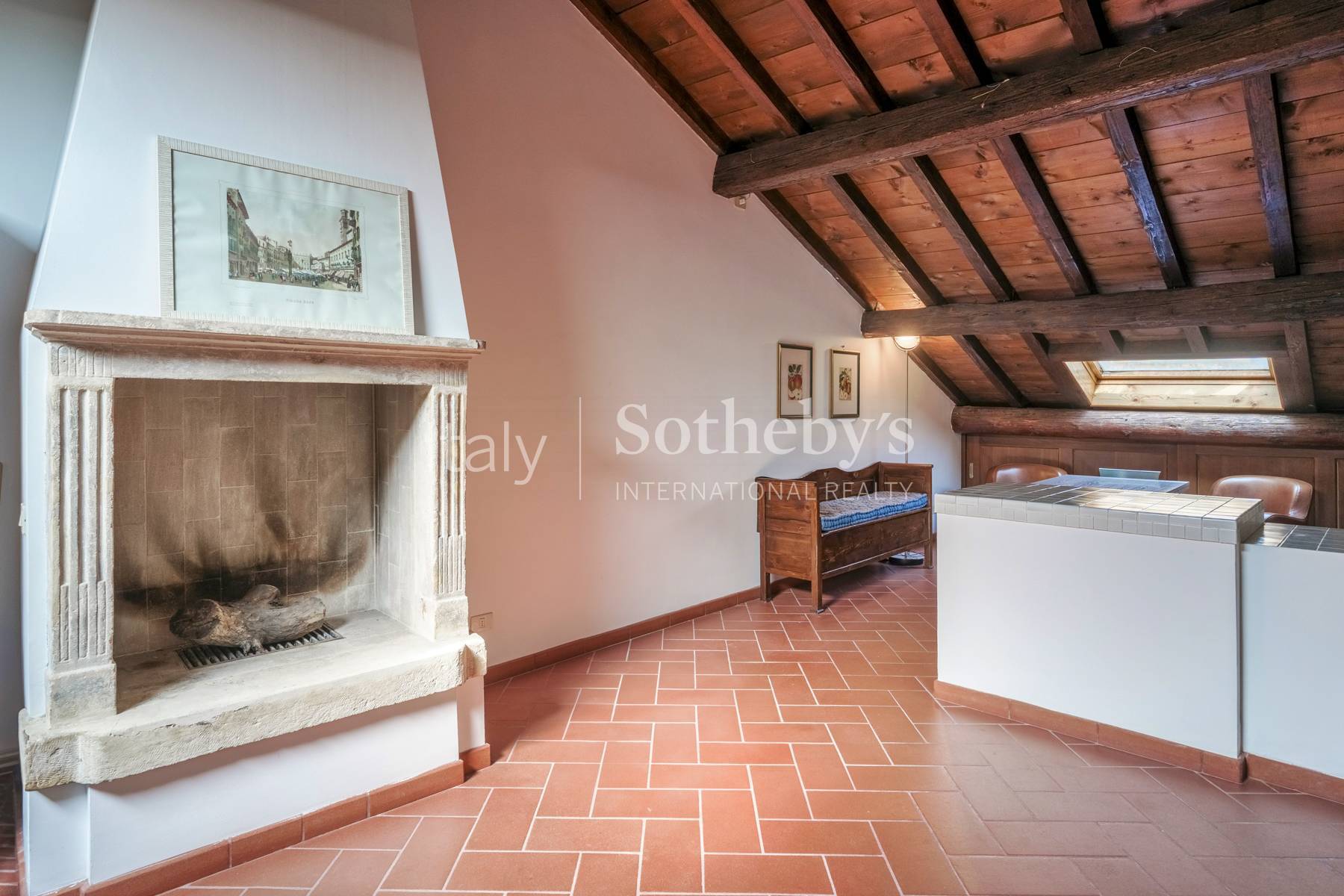  Iconic frescoed residence with terrace in Piazza delle Erbe - 物件實景