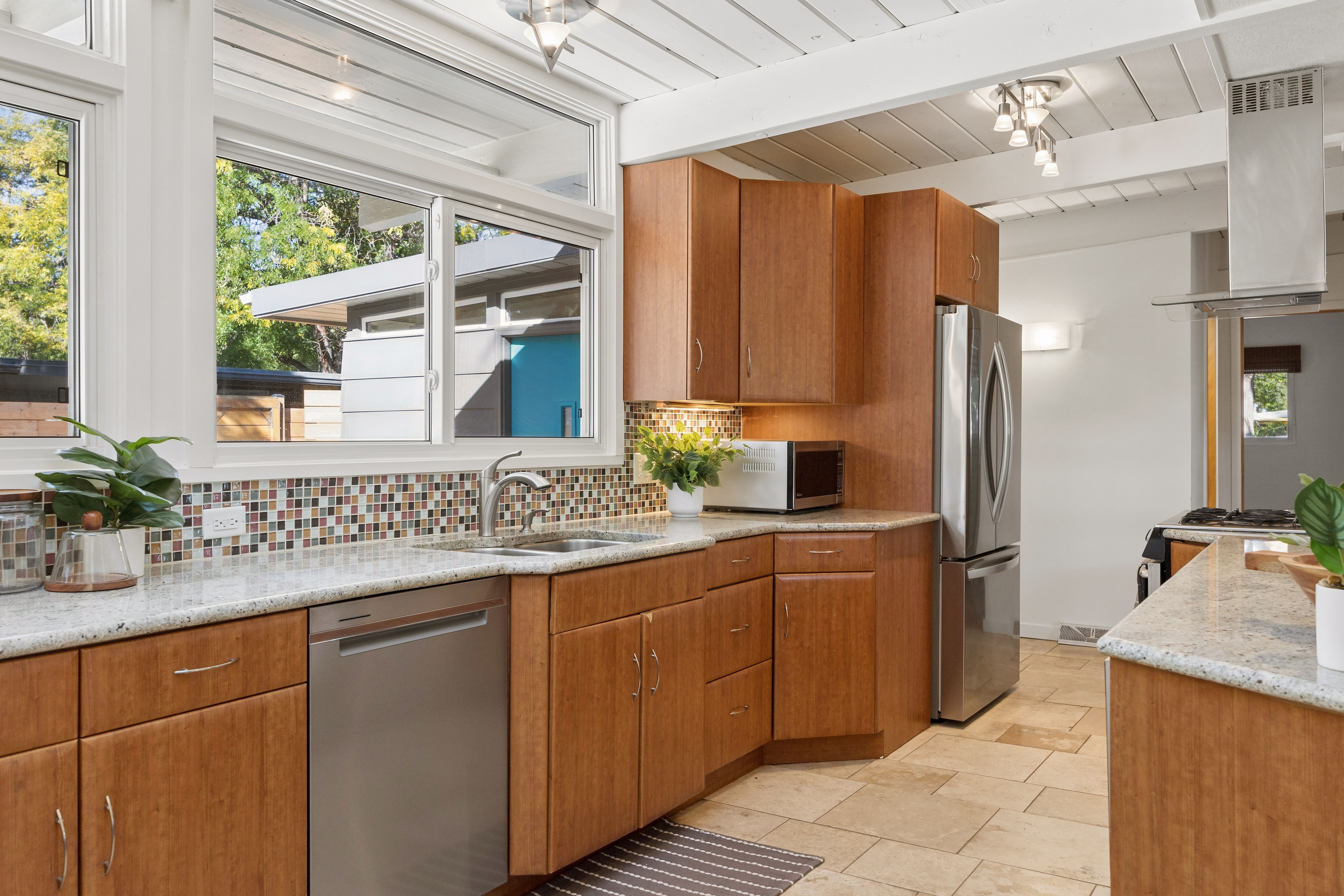  Mid-century modern lives with an effortless connection between indoors and out. - 物件實景