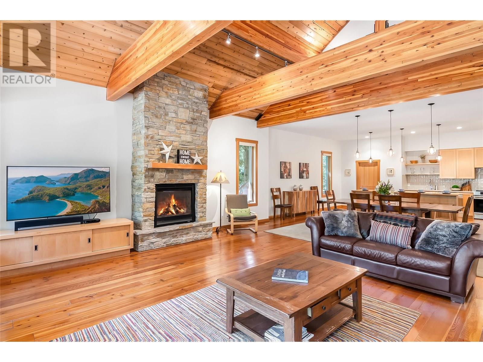 REVELSTOKE, British Columbia, V0E 2S3, CA, 6 Bedrooms Bedrooms, ,4 BathroomsBathrooms,Residential,For Sale,1912503