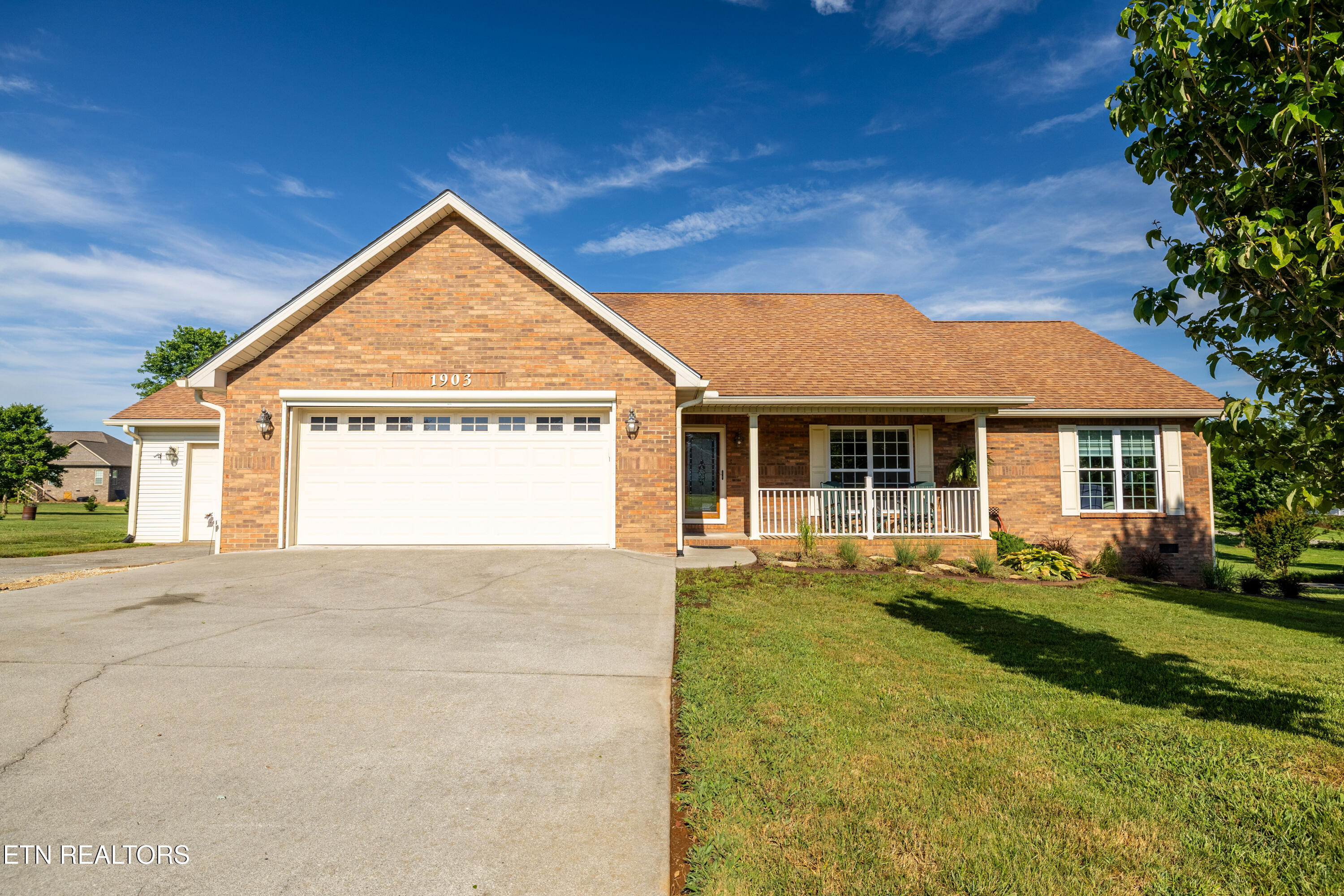 Walland, Tennessee, 37886, United States, 3 Bedrooms Bedrooms, ,2 BathroomsBathrooms,Residential,For Sale,1930662