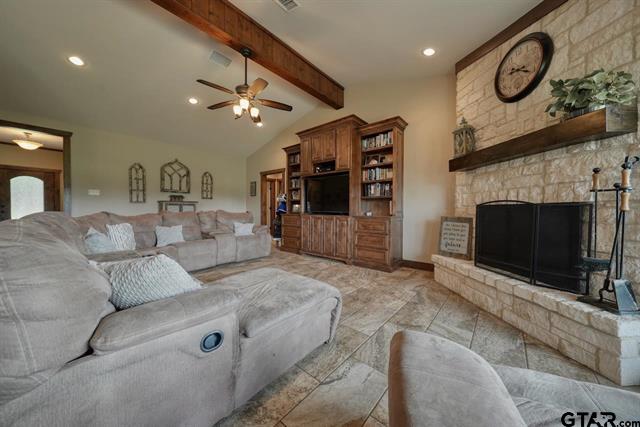 Lindale, Texas, 75771, United States, 4 Bedrooms Bedrooms, ,3 BathroomsBathrooms,Residential,For Sale,1984429