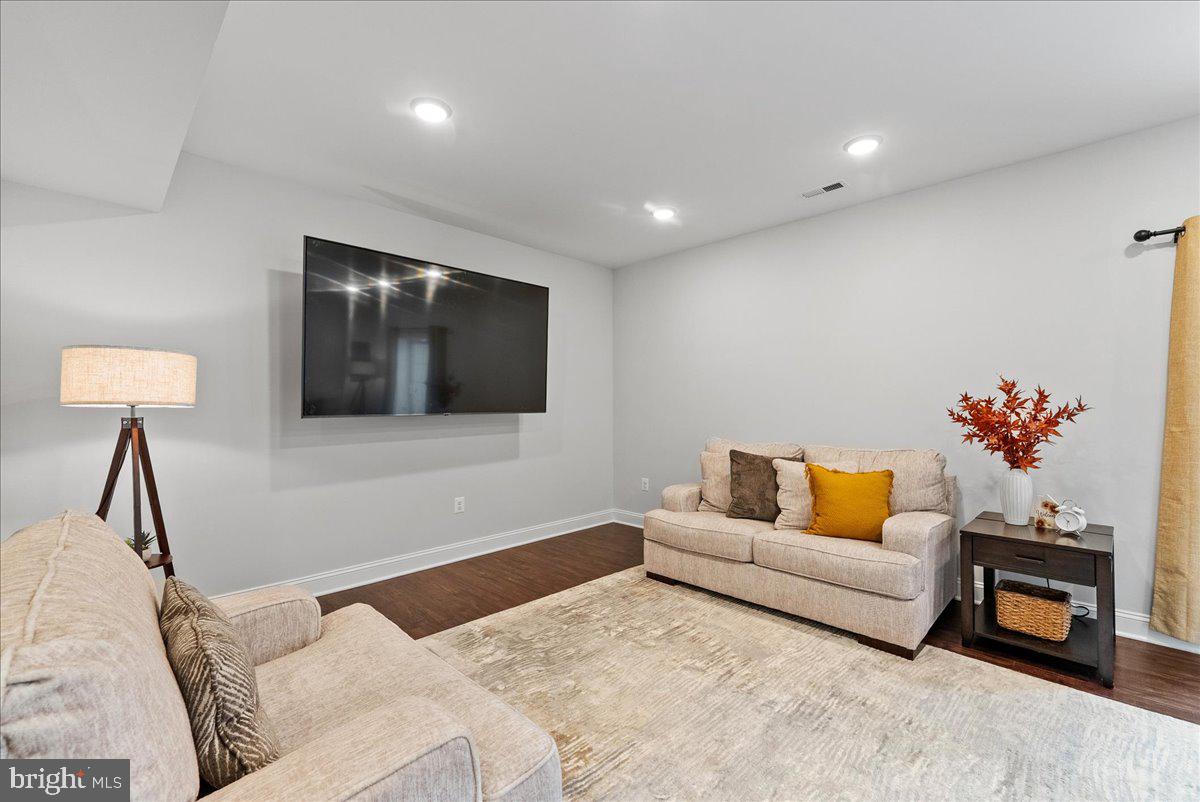 Woodbridge, Virginia, 22193, United States, 3 Bedrooms Bedrooms, ,4 BathroomsBathrooms,Residential,For Sale,1921081
