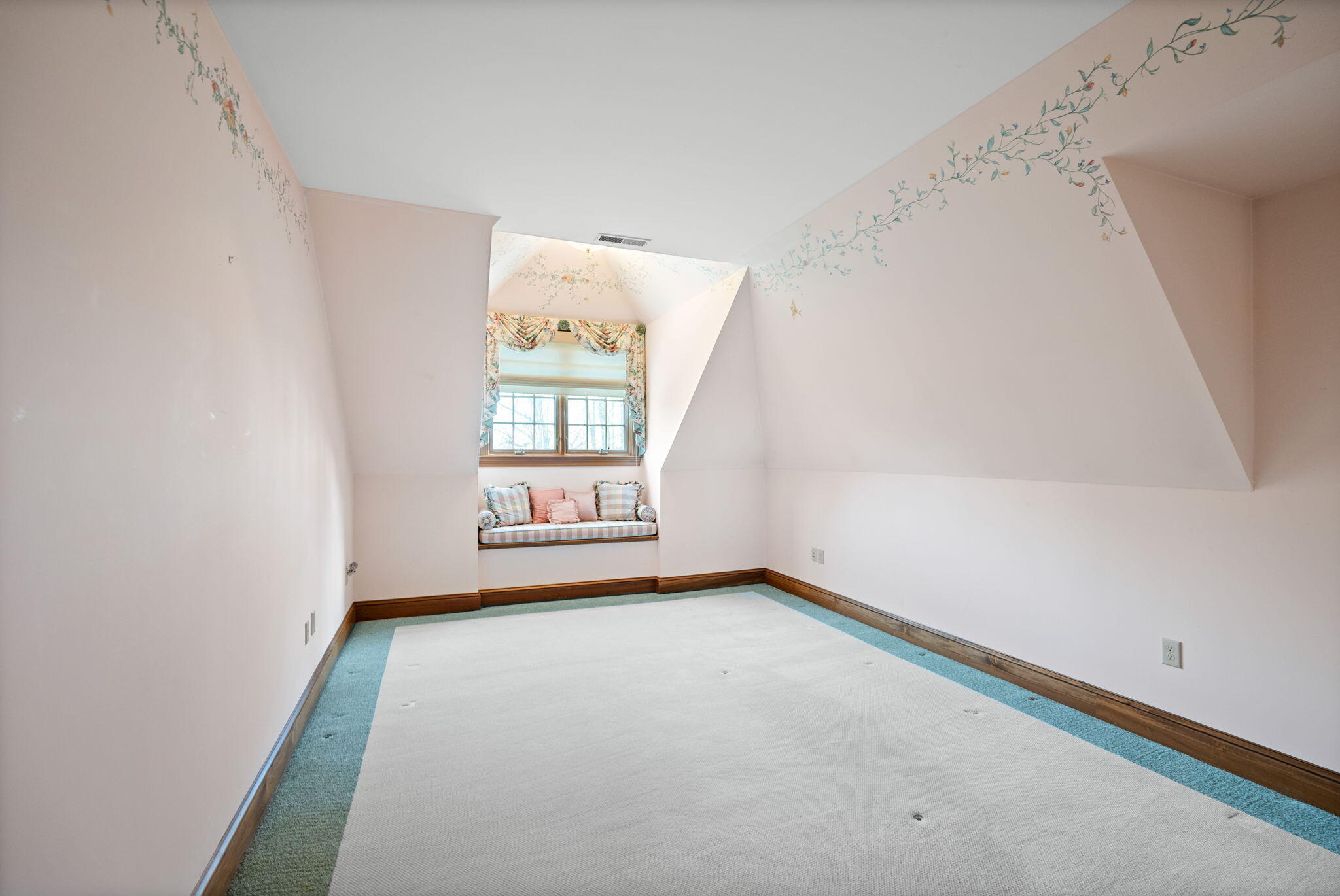 Union, Kentucky, 41091, United States, 6 Bedrooms Bedrooms, ,7 BathroomsBathrooms,Residential,For Sale,1997730