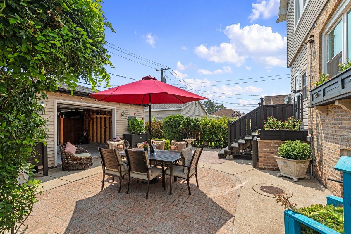 Elmwood Park, Illinois, 60707, United States, 5 Bedrooms Bedrooms, ,3 BathroomsBathrooms,Residential,For Sale,1916945