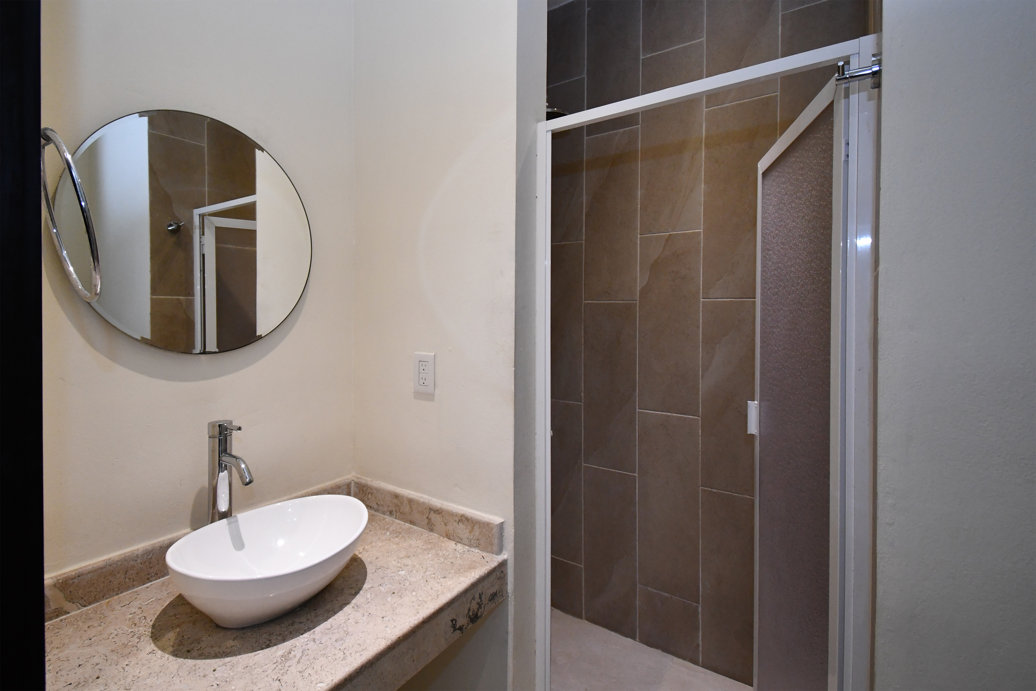  Modern Three-Bedroom Apartment with Terrace in Selvanova, Coto 8 - 物件實景