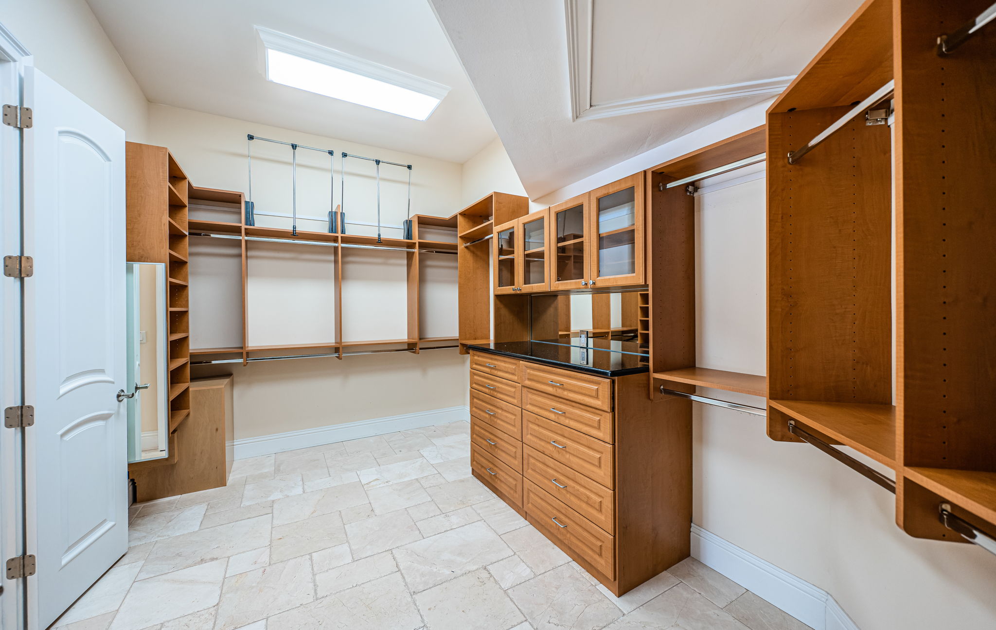 St Petersburg, Florida, 33707, United States, 5 Bedrooms Bedrooms, ,5 BathroomsBathrooms,Residential,For Sale,2006025