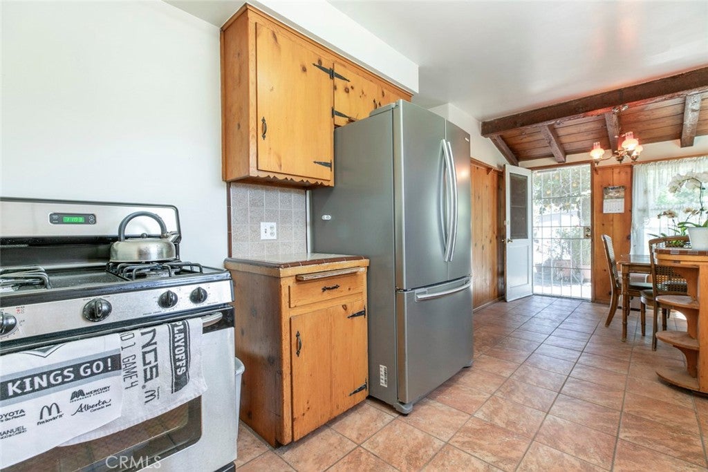 Van Nuys, California, 91405, United States, 2 Bedrooms Bedrooms, ,2 BathroomsBathrooms,Residential,For Sale,1941030