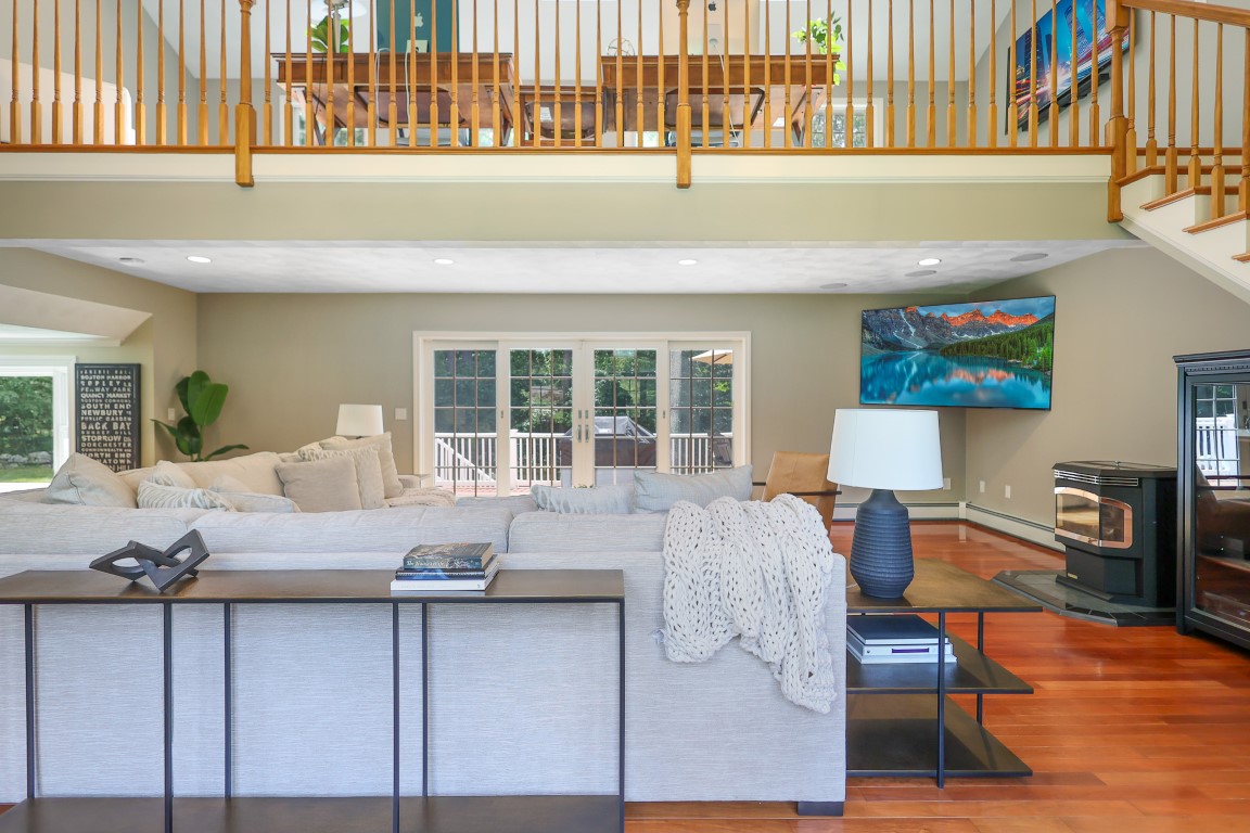 Derry, New Hampshire, 03038, United States, 3 Bedrooms Bedrooms, ,3 BathroomsBathrooms,Residential,For Sale,1886983