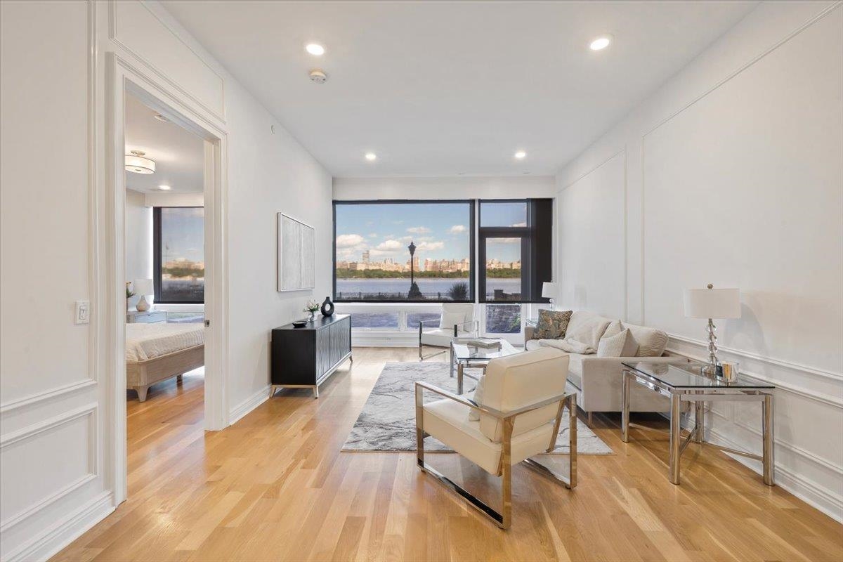 Edgewater, New Jersey, 07020, United States, 2 Bedrooms Bedrooms, ,2 BathroomsBathrooms,Residential,For Sale,1836744