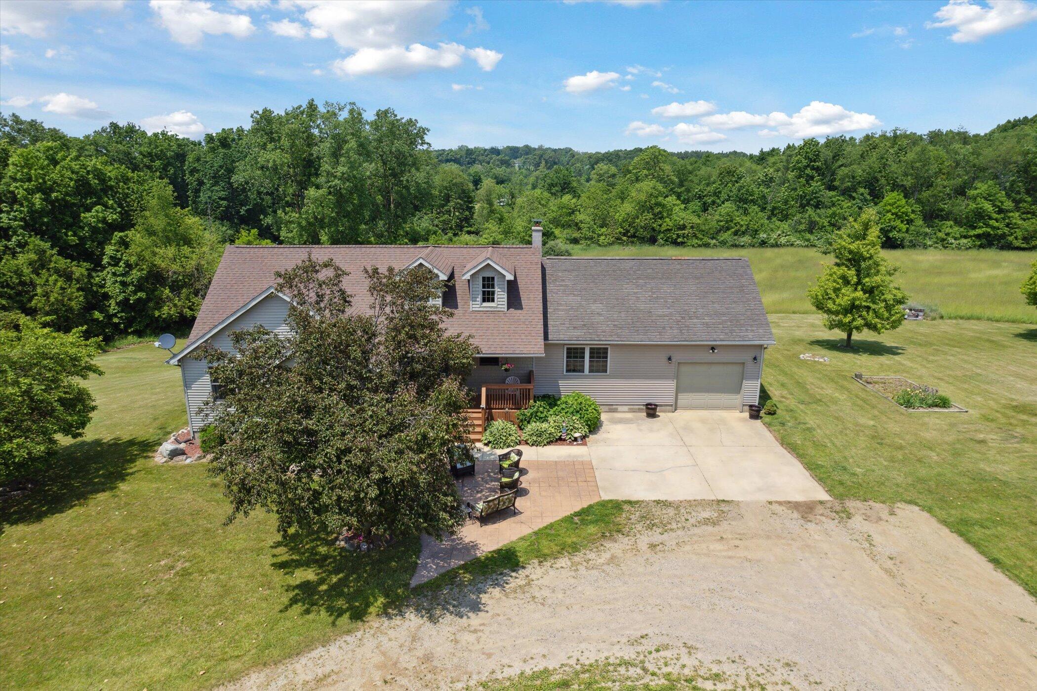 Hillsdale, Michigan, 49242, United States, 6 Bedrooms Bedrooms, ,4 BathroomsBathrooms,Residential,For Sale,1931789