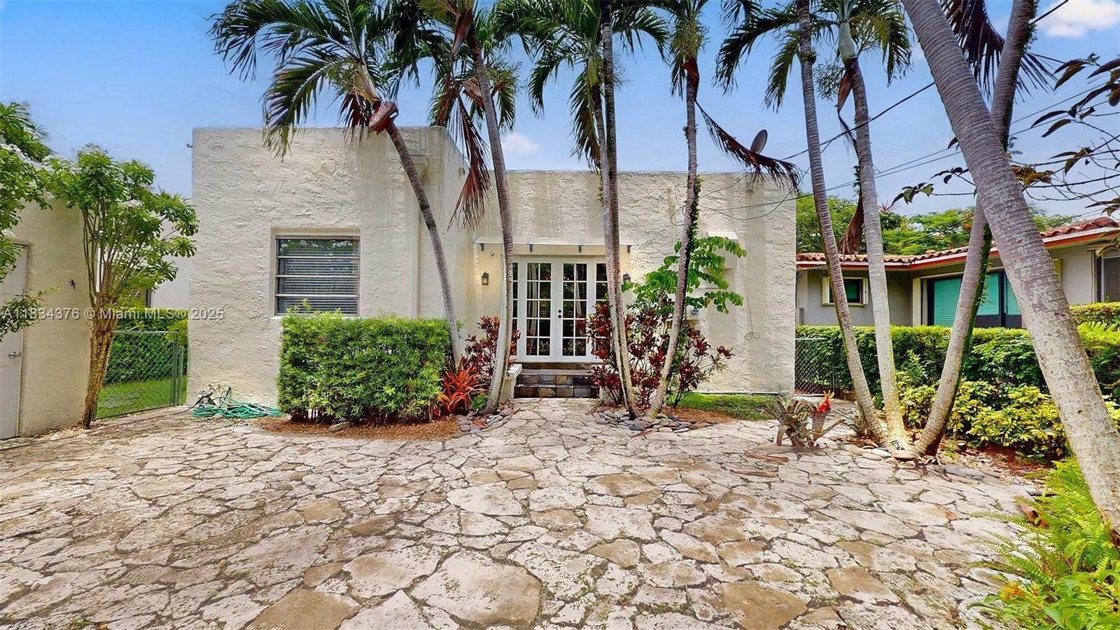 Coral Gables, Florida, 33134, United States, 2 Bedrooms Bedrooms, ,2 BathroomsBathrooms,Residential,For Sale,1989880