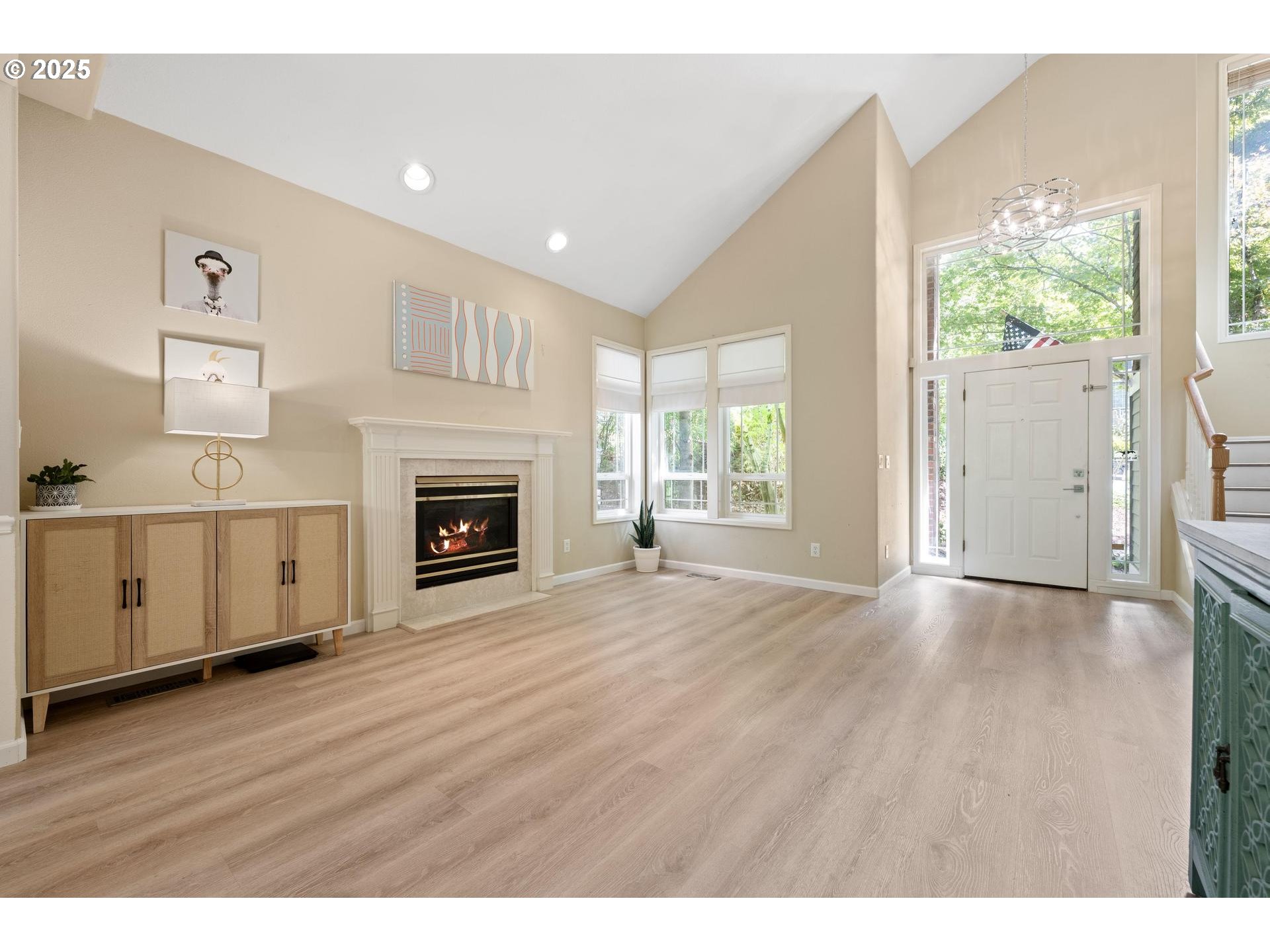 Portland, Oregon, 97219, United States, 4 Bedrooms Bedrooms, ,2 BathroomsBathrooms,Residential,For Sale,1917985