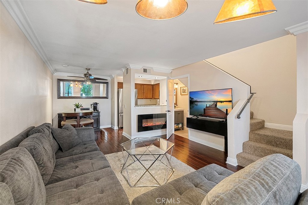 Burbank, California, 91505, United States, 1 Bedroom Bedrooms, ,1 BathroomBathrooms,Residential,For Sale,2009729