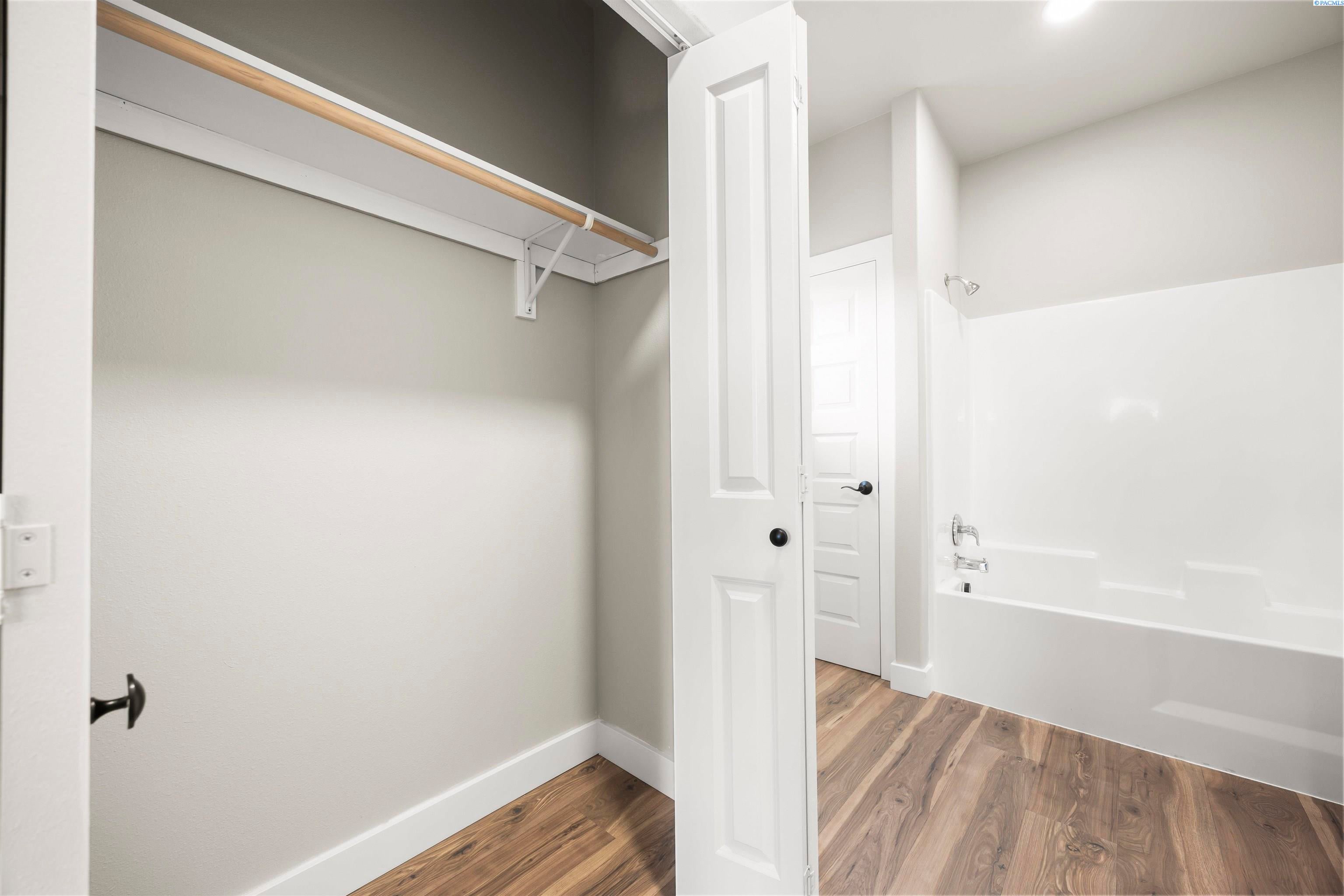 Prosser, Washington, 99350, United States, 3 Bedrooms Bedrooms, ,2 BathroomsBathrooms,Residential,For Sale,2027439