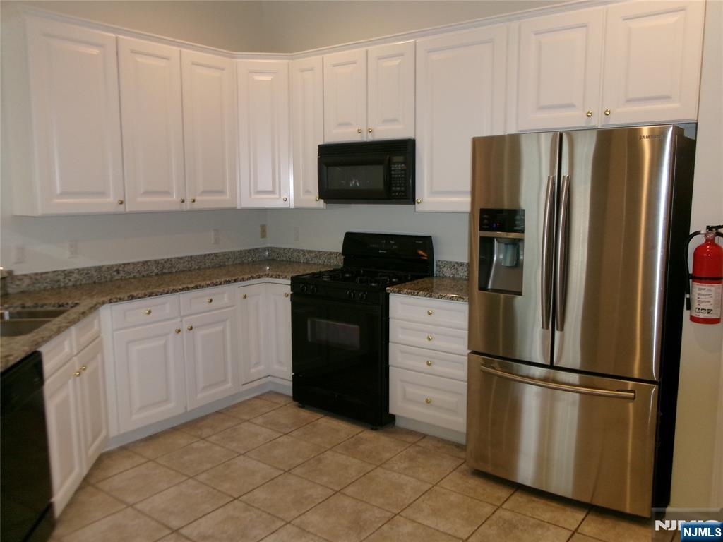 Wayne, New Jersey, 07470, United States, 2 Bedrooms Bedrooms, ,2 BathroomsBathrooms,Residential,For Sale,1955616