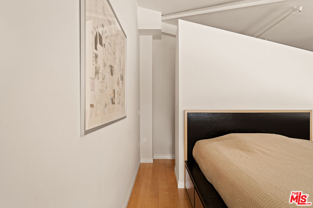 Los Angeles, California, 90012, United States, 1 Bedroom Bedrooms, ,1 BathroomBathrooms,Residential,For Sale,1827245