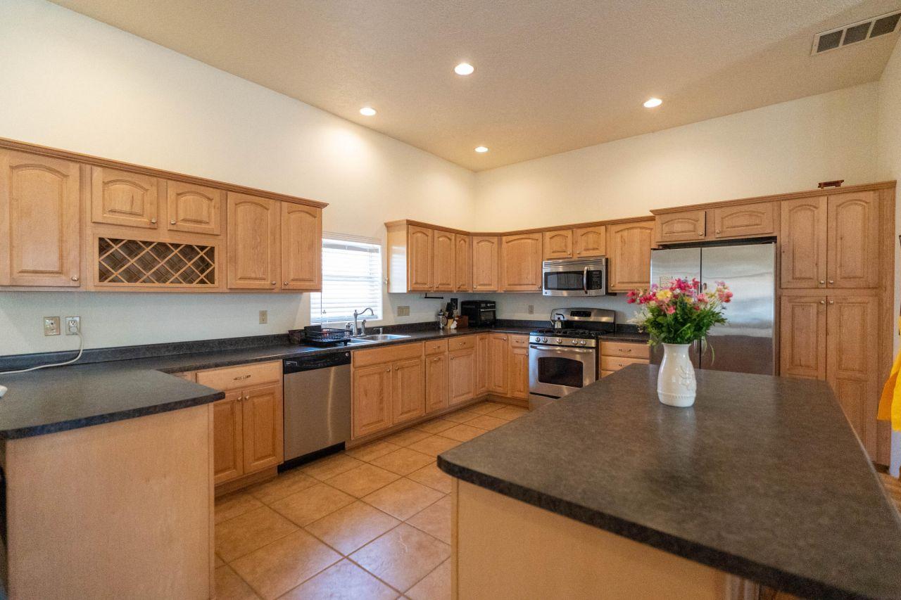 Los Ranchos, New Mexico, 87114, United States, 4 Bedrooms Bedrooms, ,5 BathroomsBathrooms,Residential,For Sale,1720943