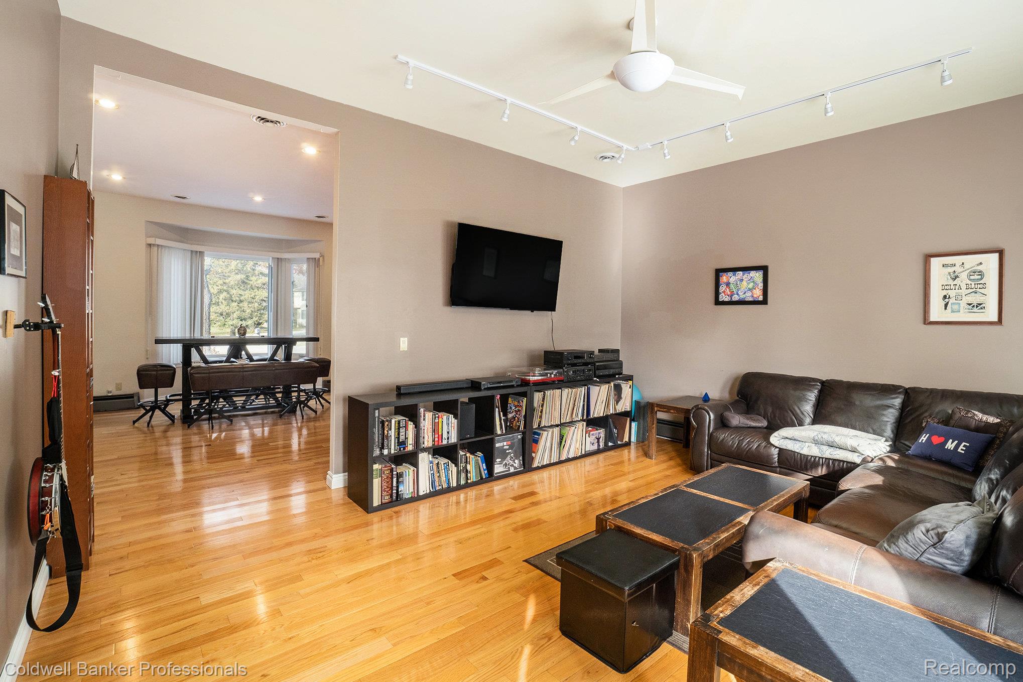 Highland, Michigan, 48356, United States, 4 Bedrooms Bedrooms, ,4 BathroomsBathrooms,Residential,For Sale,1994740