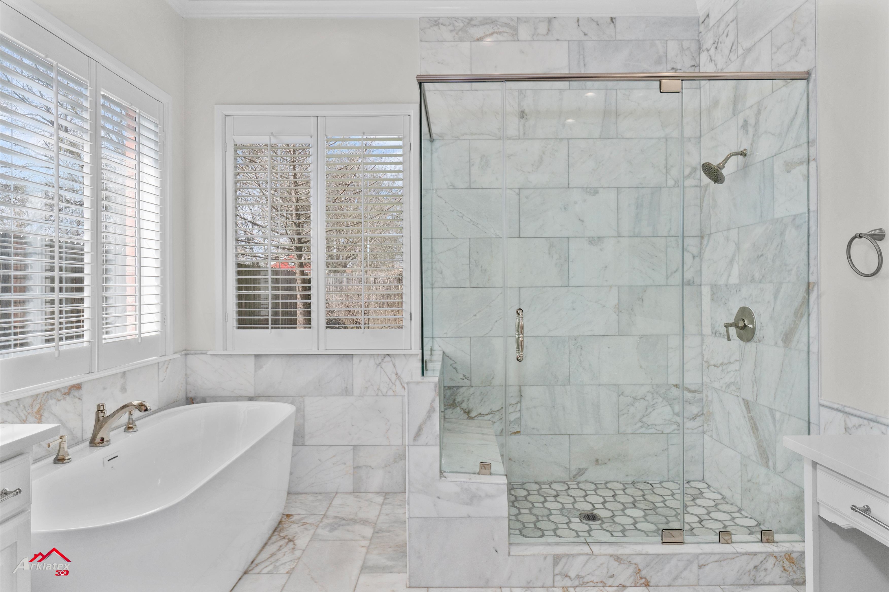 Henderson, Texas, 75703, United States, 5 Bedrooms Bedrooms, ,4 BathroomsBathrooms,Residential,For Sale,1934371