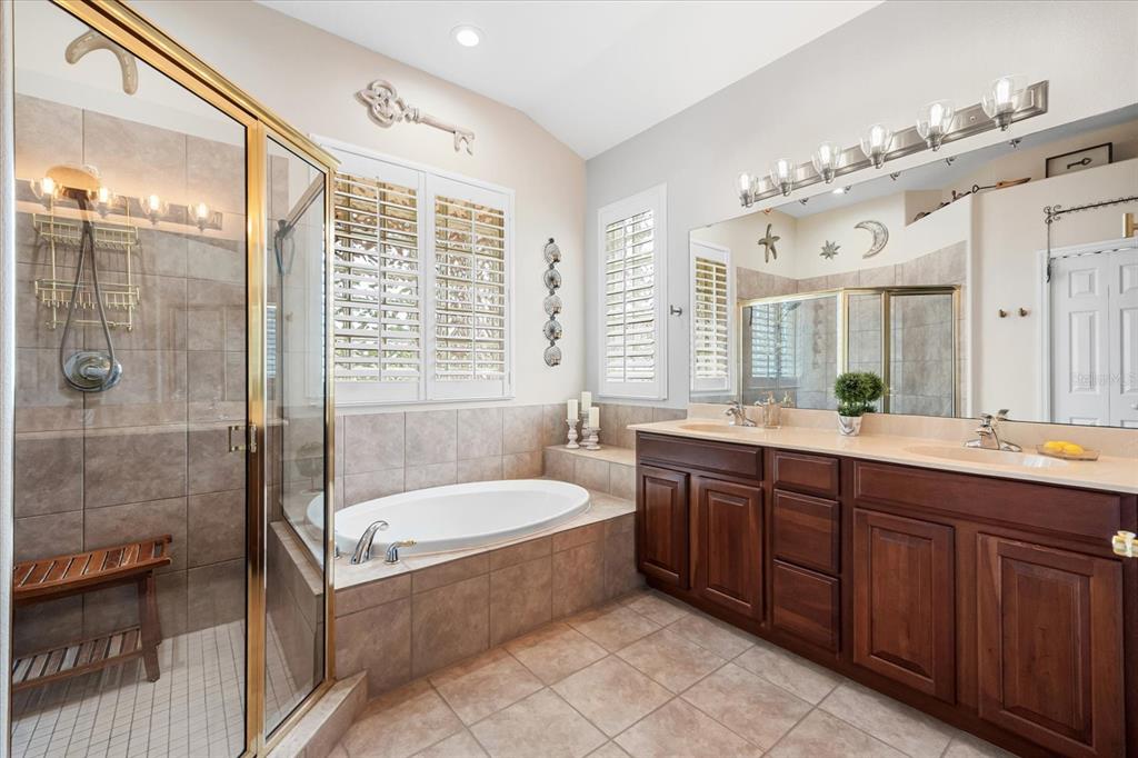 Bradenton, Florida, 34212, United States, 2 Bedrooms Bedrooms, ,2 BathroomsBathrooms,Residential,For Sale,1916954
